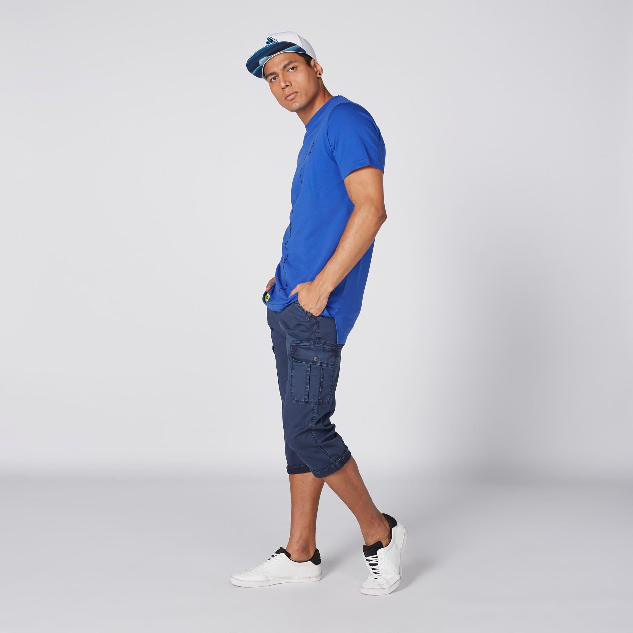 تيشيرت بطبعات وياقة مستديرة وأكمام قصيرة-men-clothing-tshirtsandpolos-tshirts-image-2
