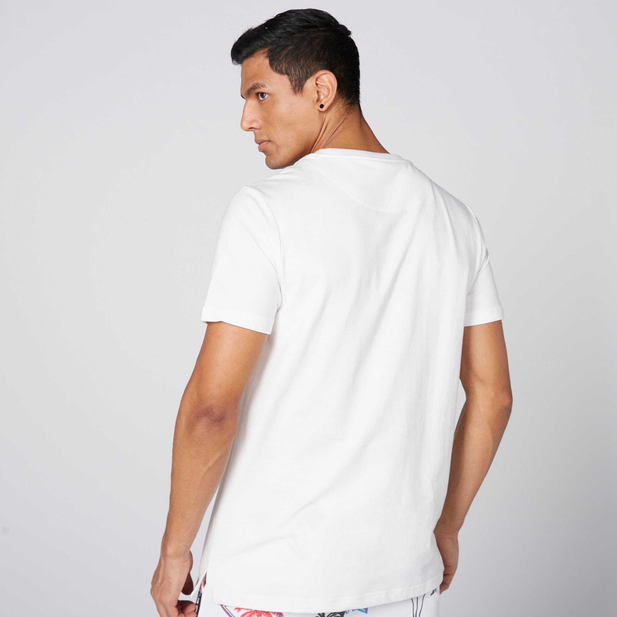 تيشيرت بياقة مستديرة وأكمام قصيرة وطبعات-men-clothing-tshirtsandpolos-tshirts-image-2