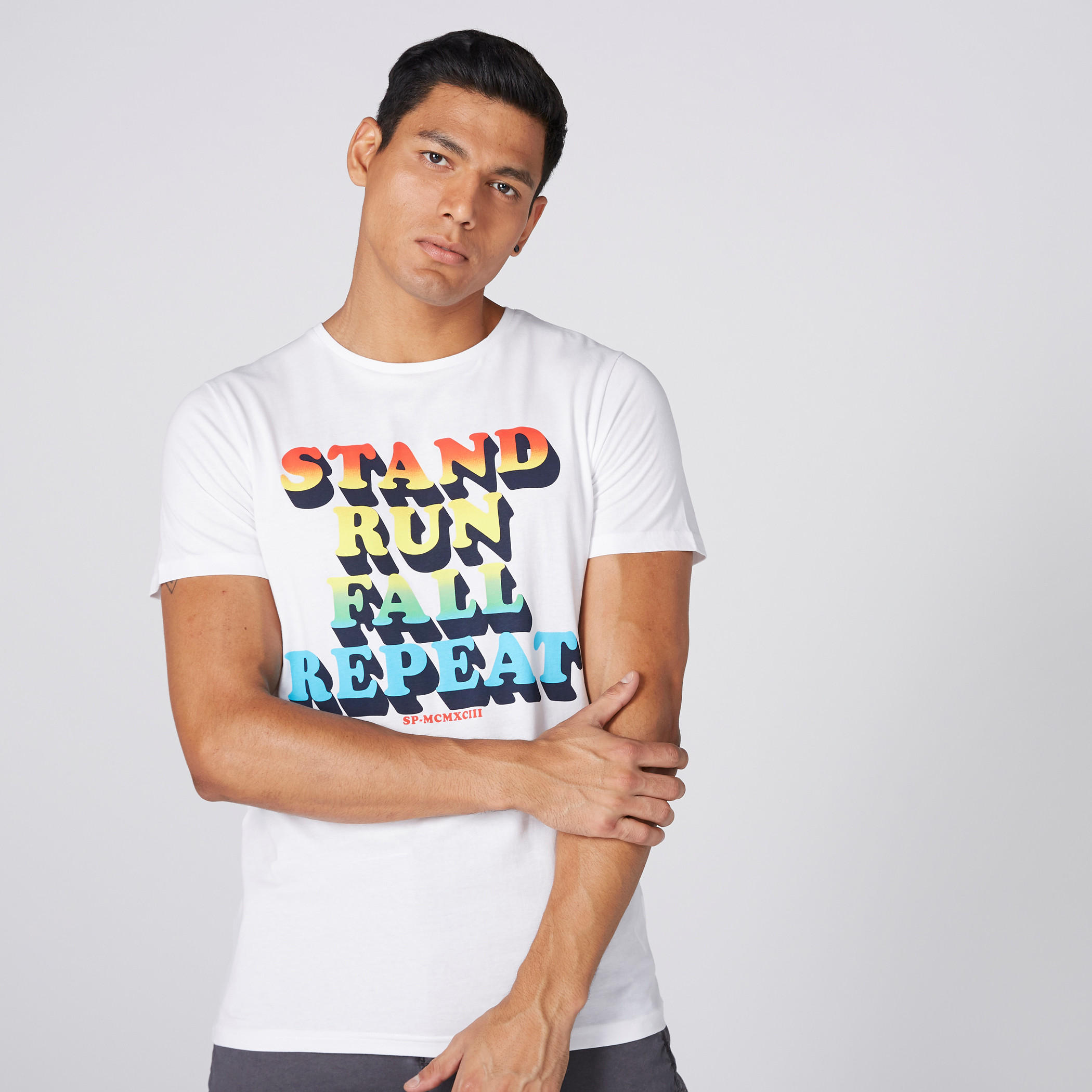 تيشيرت بطبعات وياقة مستديرة وأكمام قصيرة-men-clothing-tshirtsandpolos-tshirts-image-1