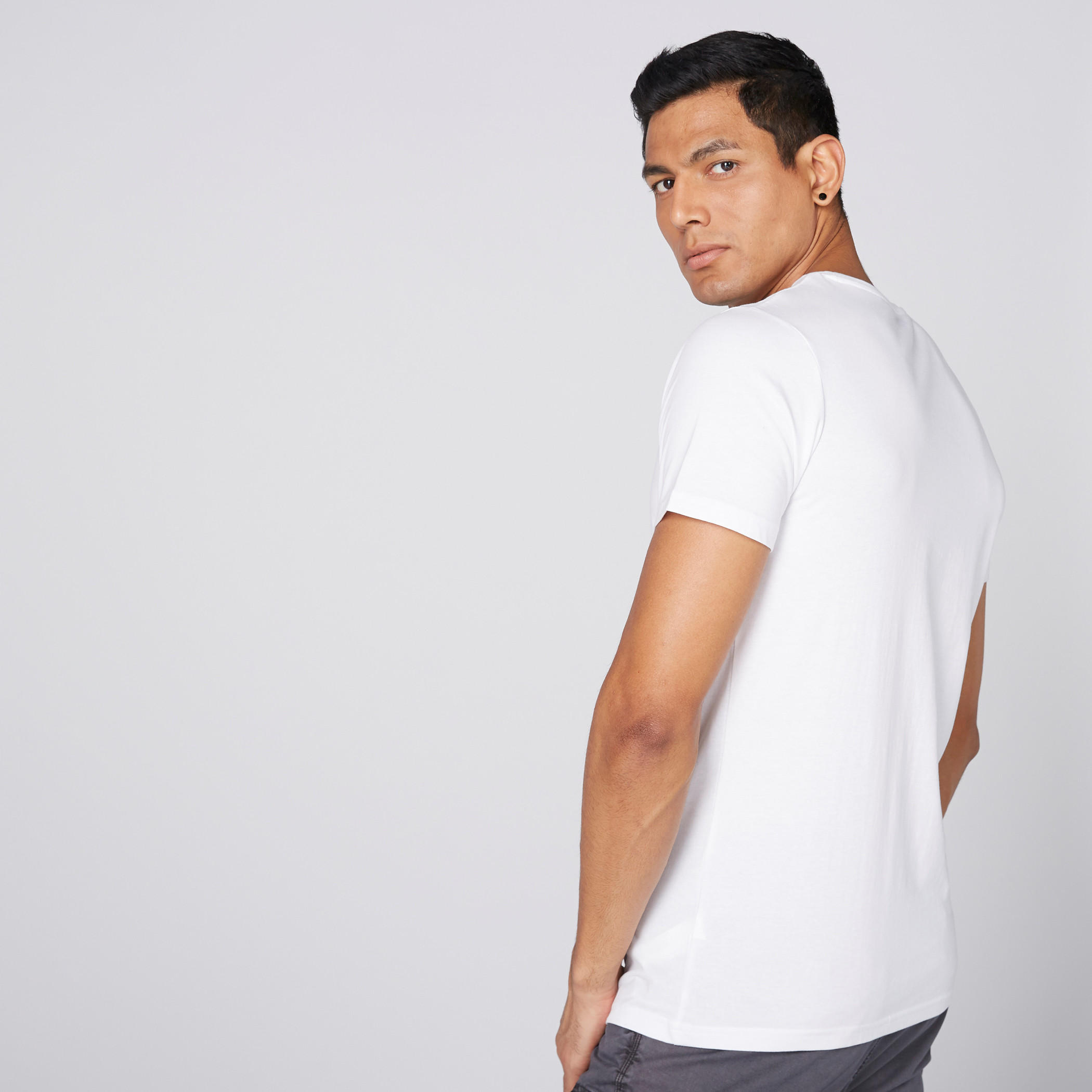 تيشيرت بطبعات وياقة مستديرة وأكمام قصيرة-men-clothing-tshirtsandpolos-tshirts-image-2
