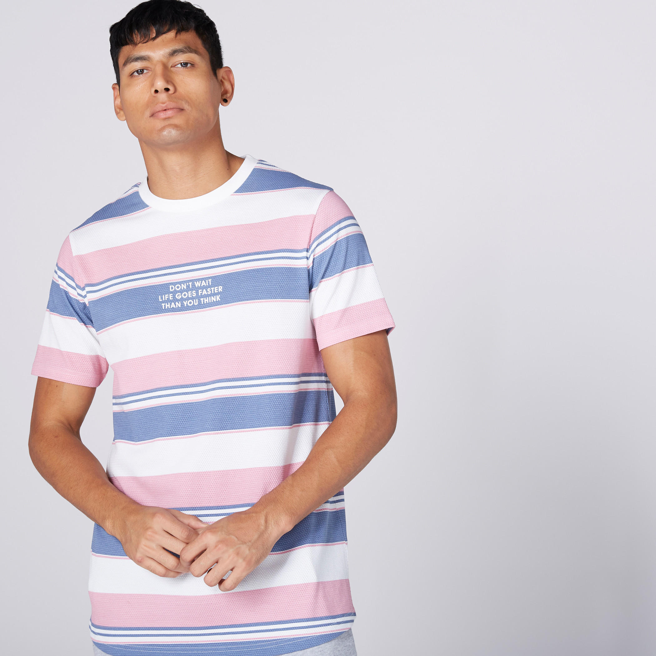 تيشيرت مقلّم بياقة مستديرة وأكمام قصيرة-men-clothing-tshirtsandpolos-tshirts-image-1