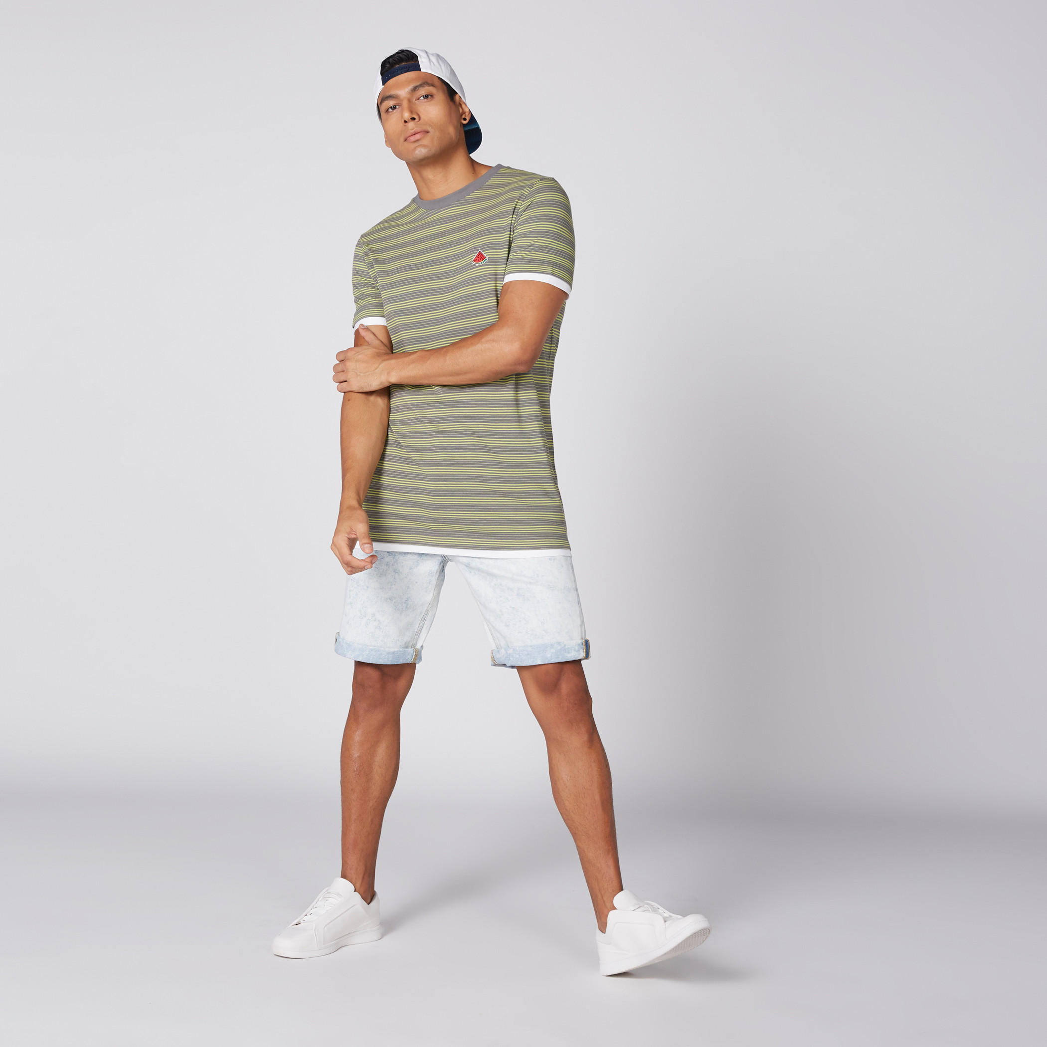 تيشيرت مقلّم بياقة ضيقة وأكمام قصيرة-men-clothing-tshirtsandpolos-tshirts-image-1