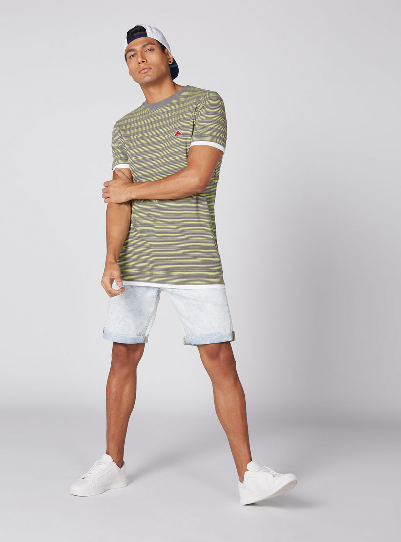 تيشيرت مقلّم بياقة ضيقة وأكمام قصيرة-men-clothing-tshirtsandpolos-tshirts-image-1