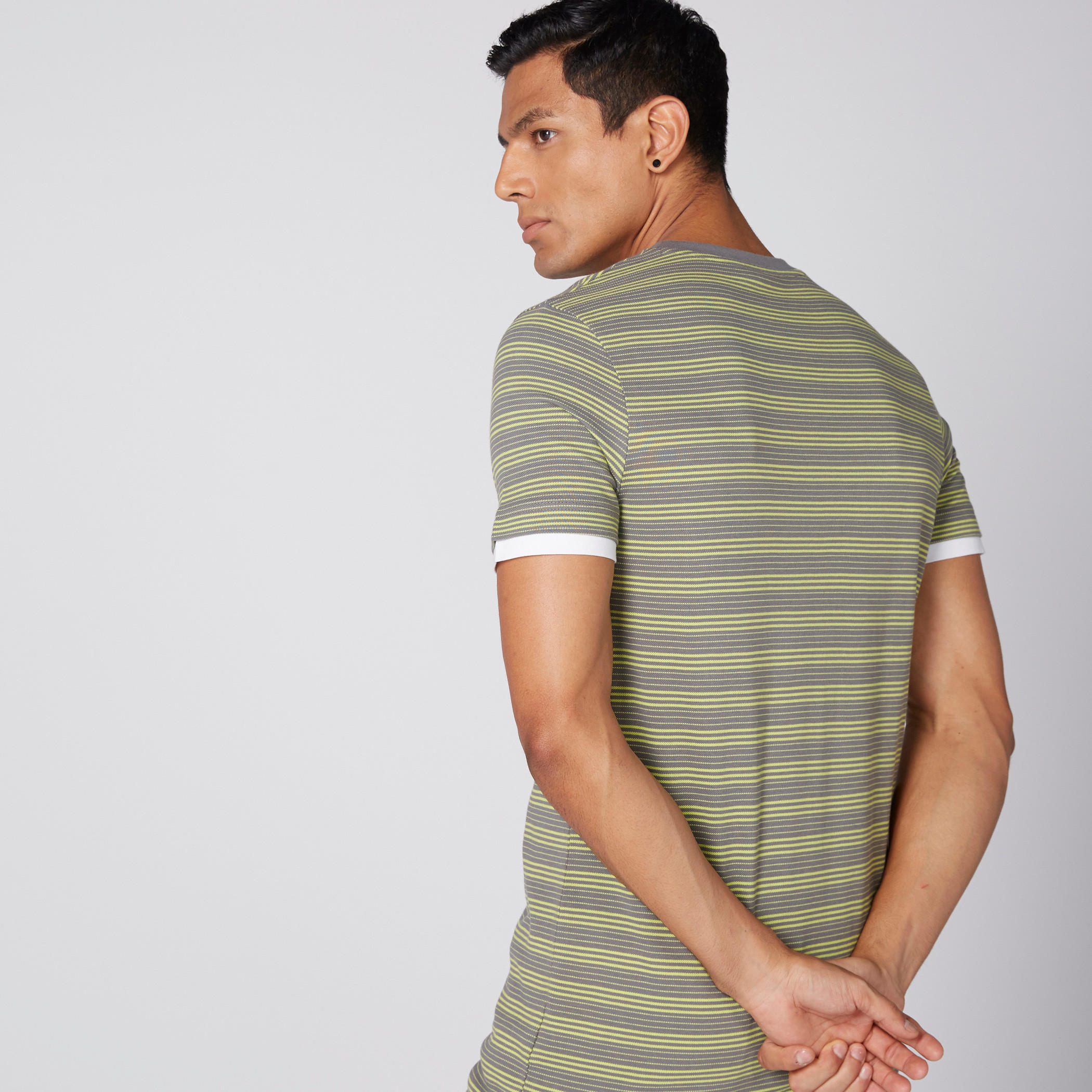 تيشيرت مقلّم بياقة ضيقة وأكمام قصيرة-men-clothing-tshirtsandpolos-tshirts-image-3