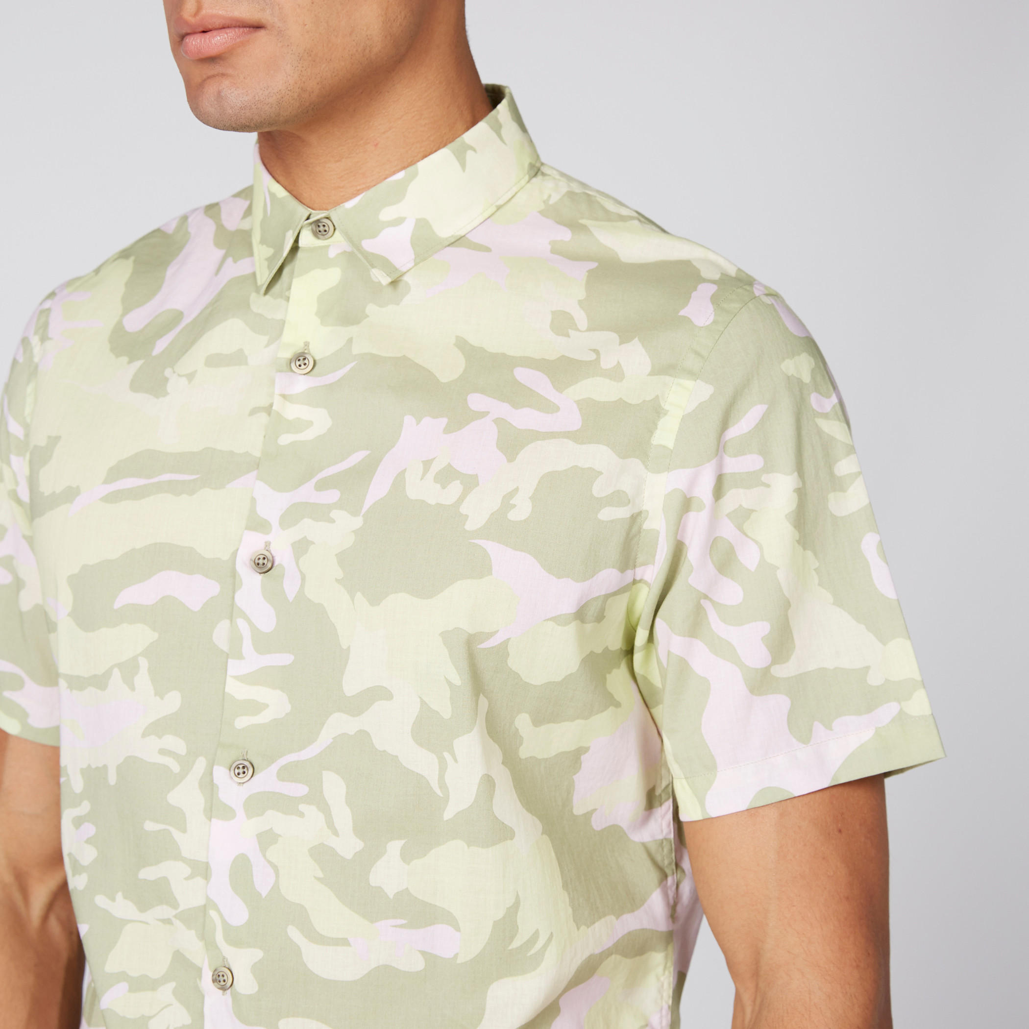 قميص بأكمام قصيرة وأزرار وطبعات-men-clothing-shirts-image-2