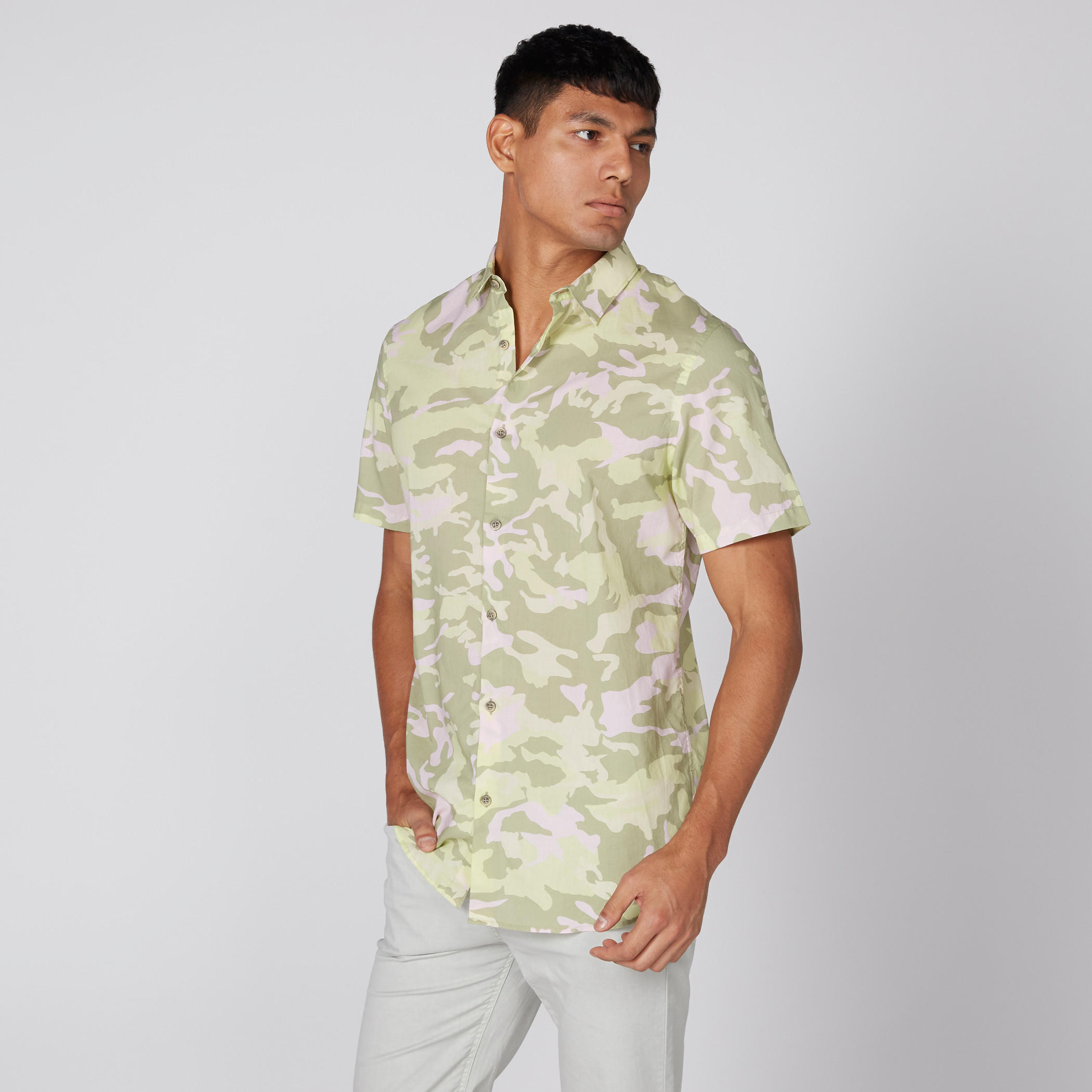 قميص بأكمام قصيرة وأزرار وطبعات-men-clothing-shirts-image-3
