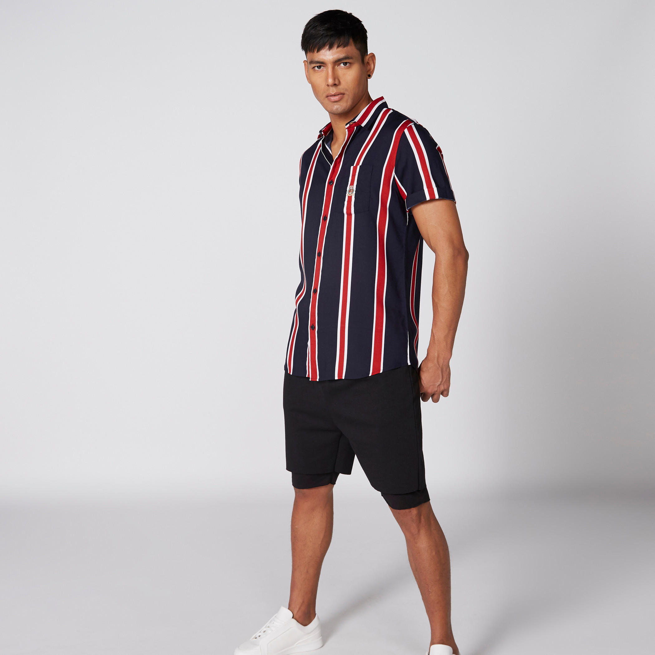 قميص مقلّم بأكمام قصيرة وأزرار-men-clothing-shirts-image-3