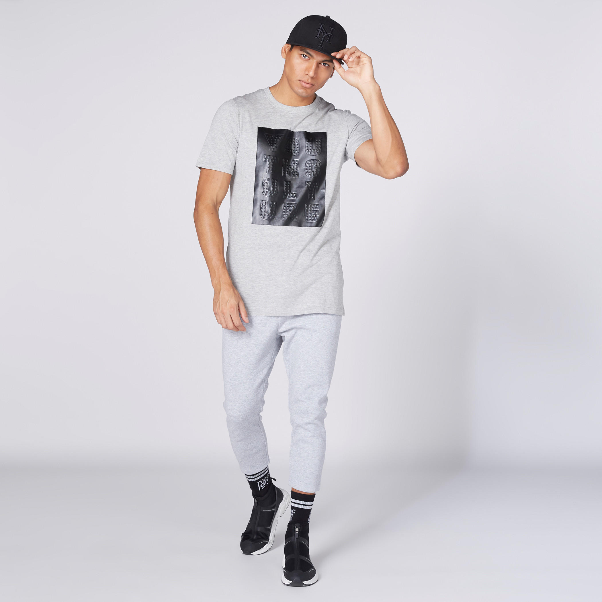 بنطال قصير بخصر مطّاطي وجيوب-men-clothing-bottoms-trousersandchinos-trousers-image-1