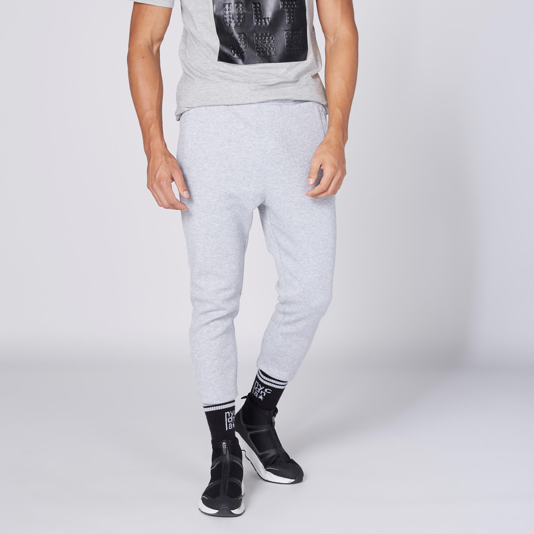 بنطال قصير بخصر مطّاطي وجيوب-men-clothing-bottoms-trousersandchinos-trousers-image-3