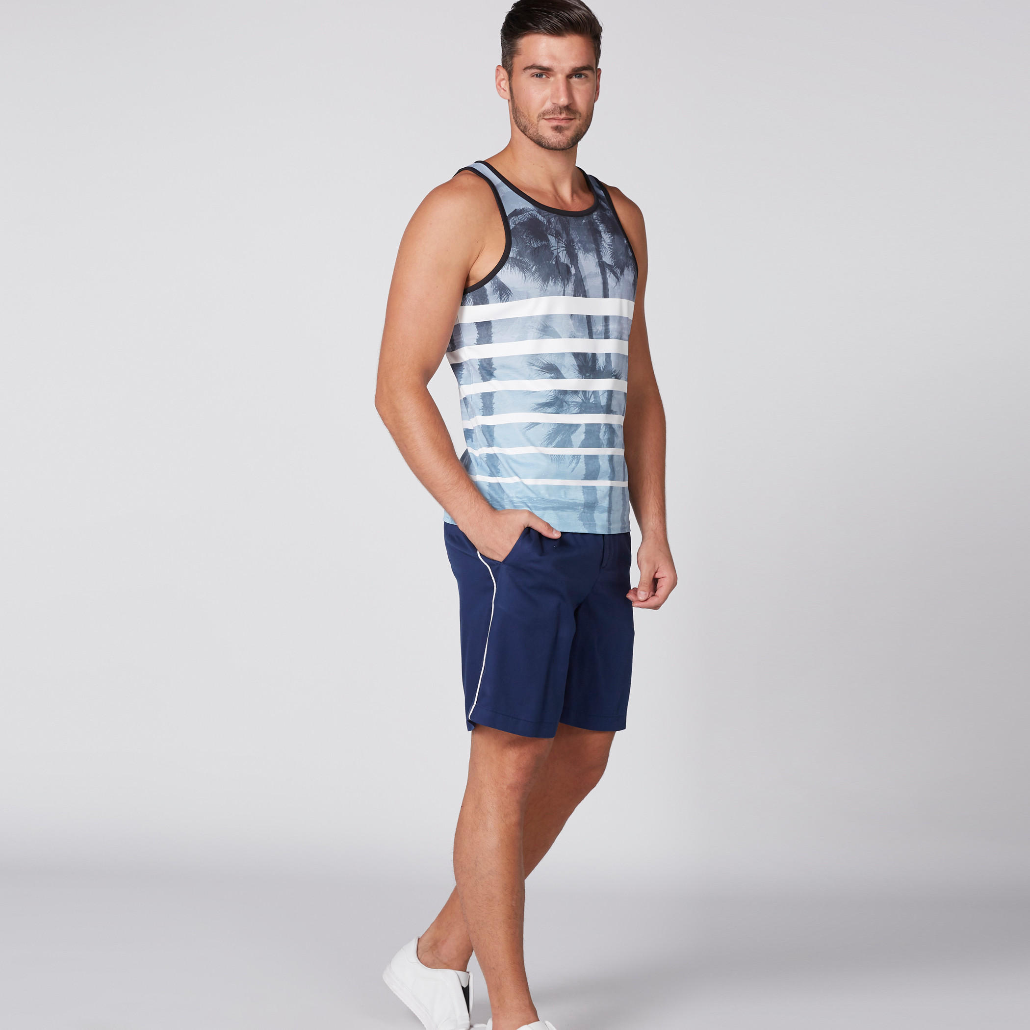 شورت بخصر مطّاطي وجيوب ورباط-men-clothing-bottoms-shorts-image-1