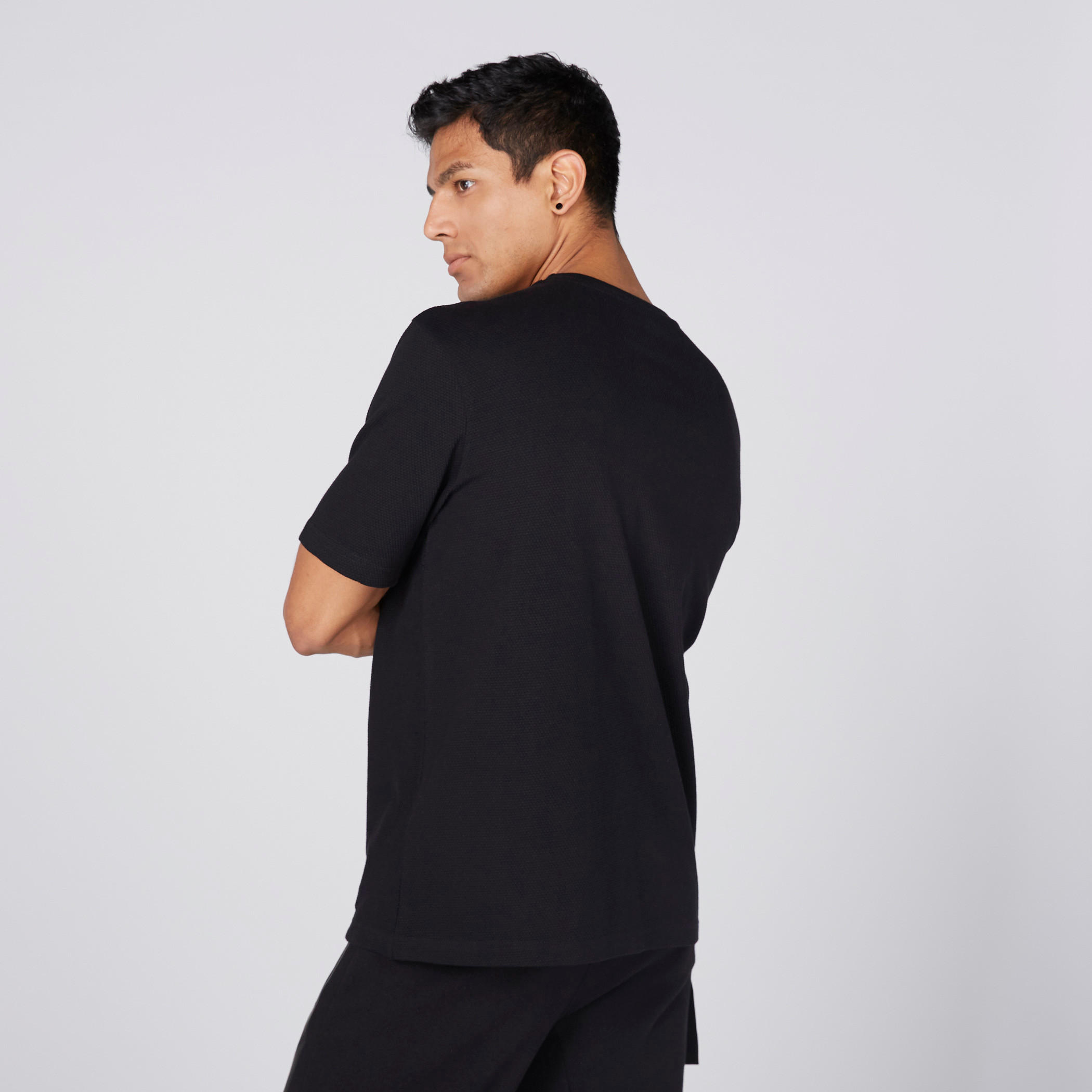 تيشيرت بياقة مستديرة وأكمام قصيرة وطبعات-men-clothing-tshirtsandpolos-tshirts-image-2