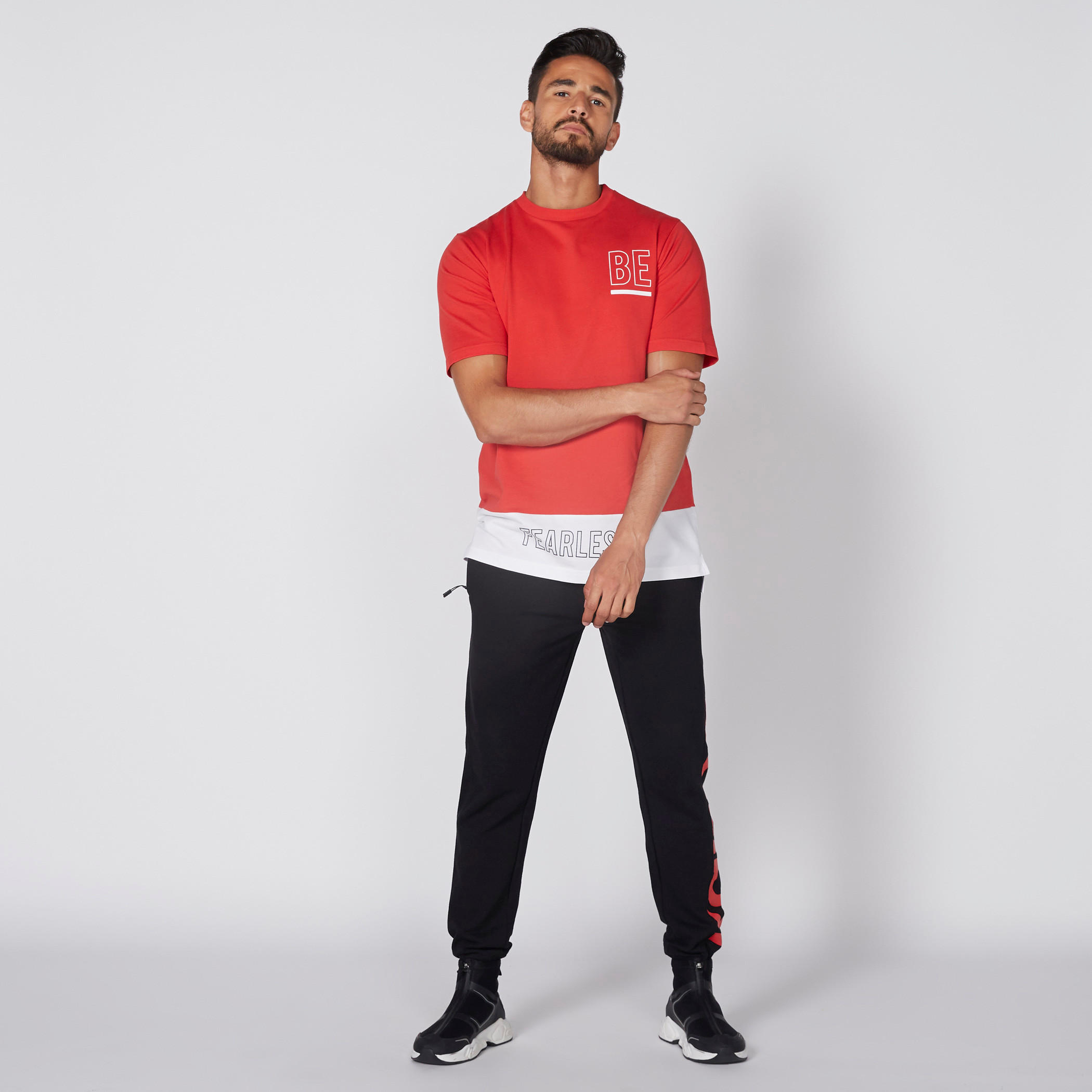 تيشيرت مقلّم بياقة ضيّقة وأكمام قصيرة-men-clothing-tshirtsandpolos-tshirts-image-2