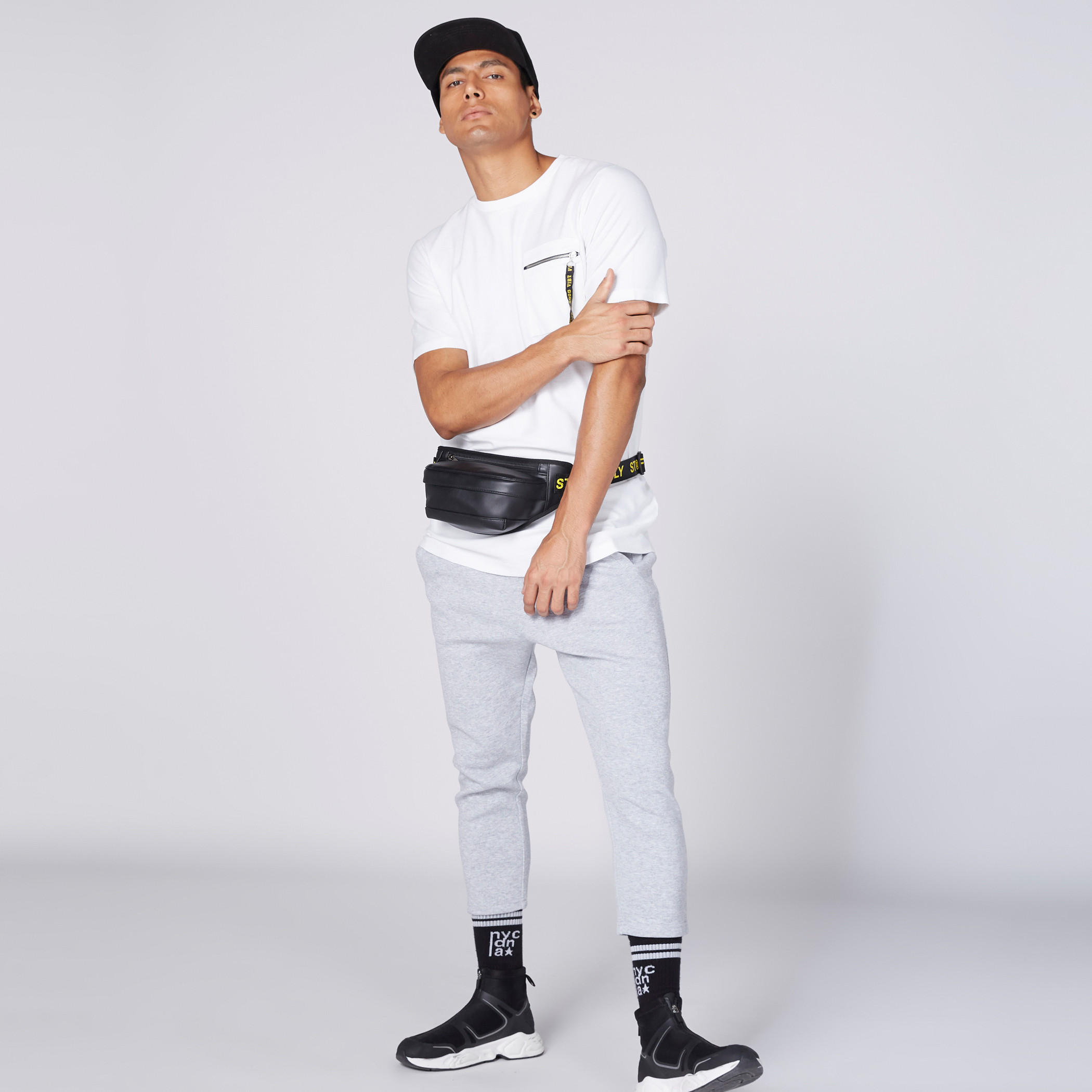 تيشيرت بياقة مستديرة وأكمام قصيرة وسحّاب-men-clothing-tshirtsandpolos-tshirts-image-3