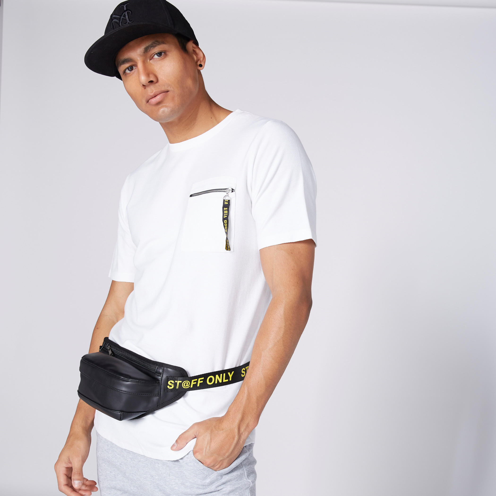 تيشيرت بياقة مستديرة وأكمام قصيرة وسحّاب-men-clothing-tshirtsandpolos-tshirts-image-4