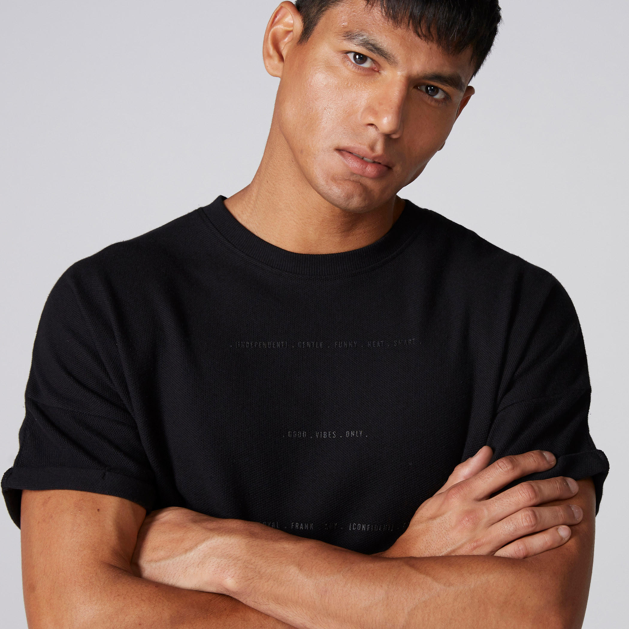 تيشيرت بياقة مستديرة وأكمام قصيرة وطبعات-men-clothing-tshirtsandpolos-tshirts-image-1