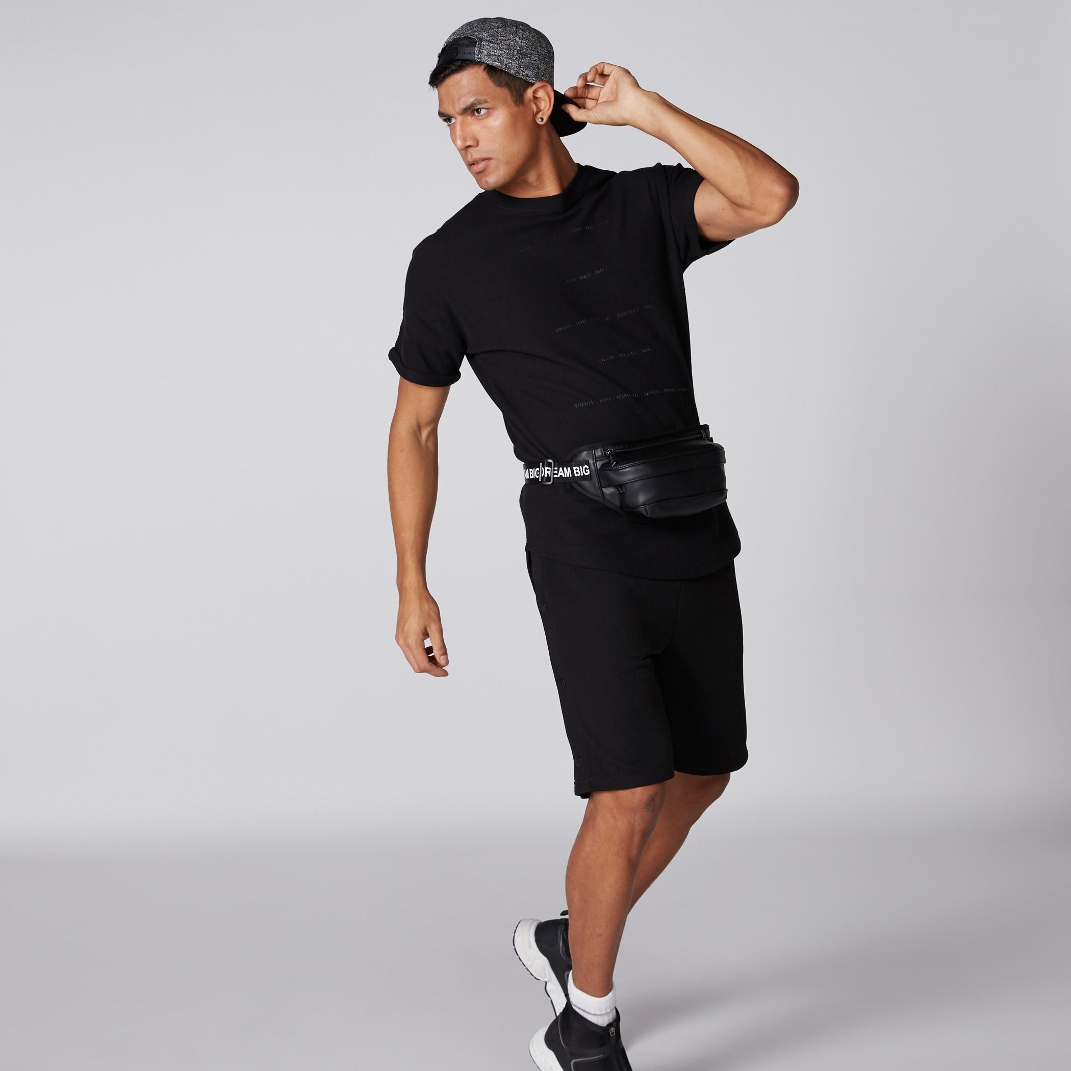 تيشيرت بياقة مستديرة وأكمام قصيرة وطبعات-men-clothing-tshirtsandpolos-tshirts-image-4