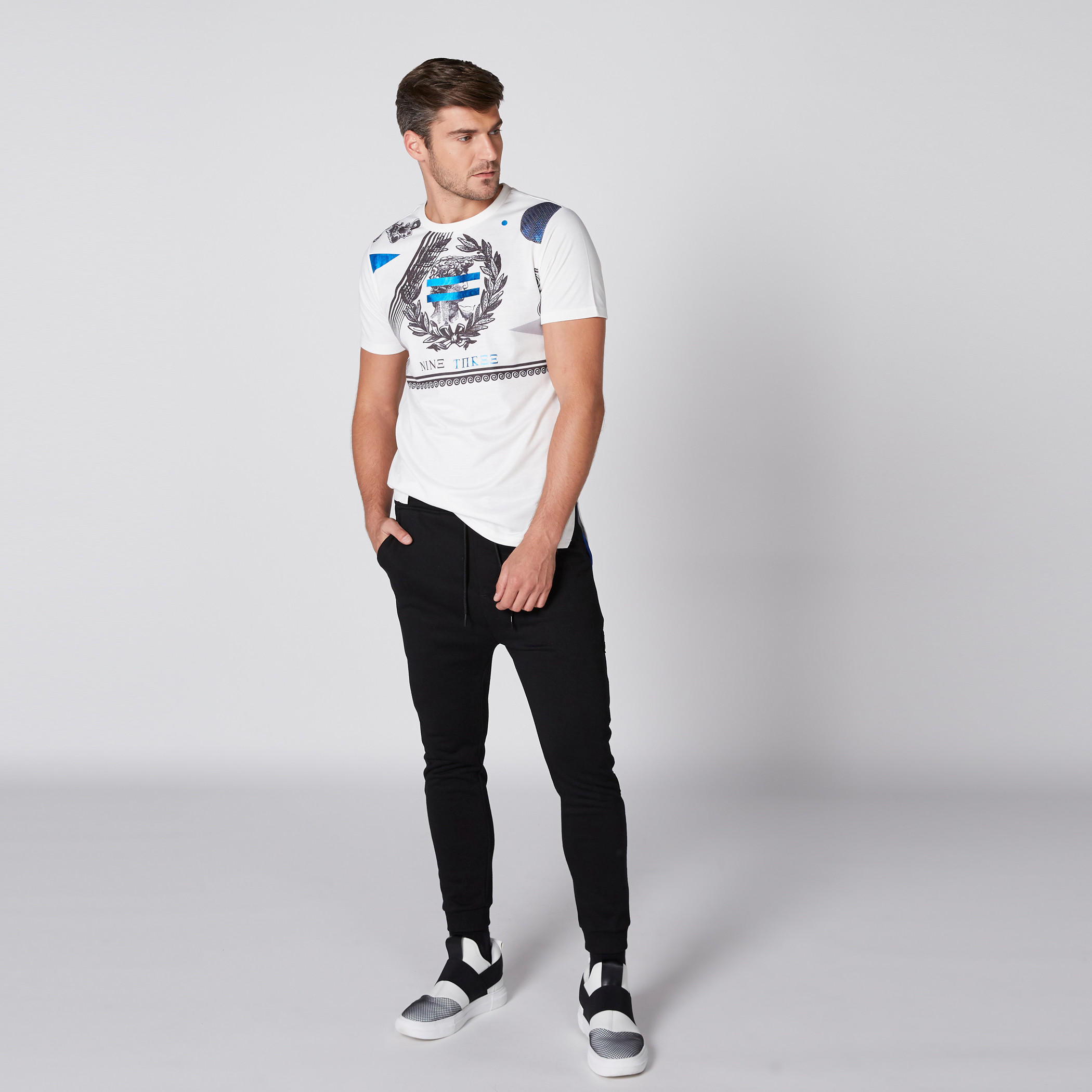 تيشيرت بياقة ضيّقة وأكمام قصيرة وطبعات-men-clothing-tshirtsandpolos-tshirts-image-4
