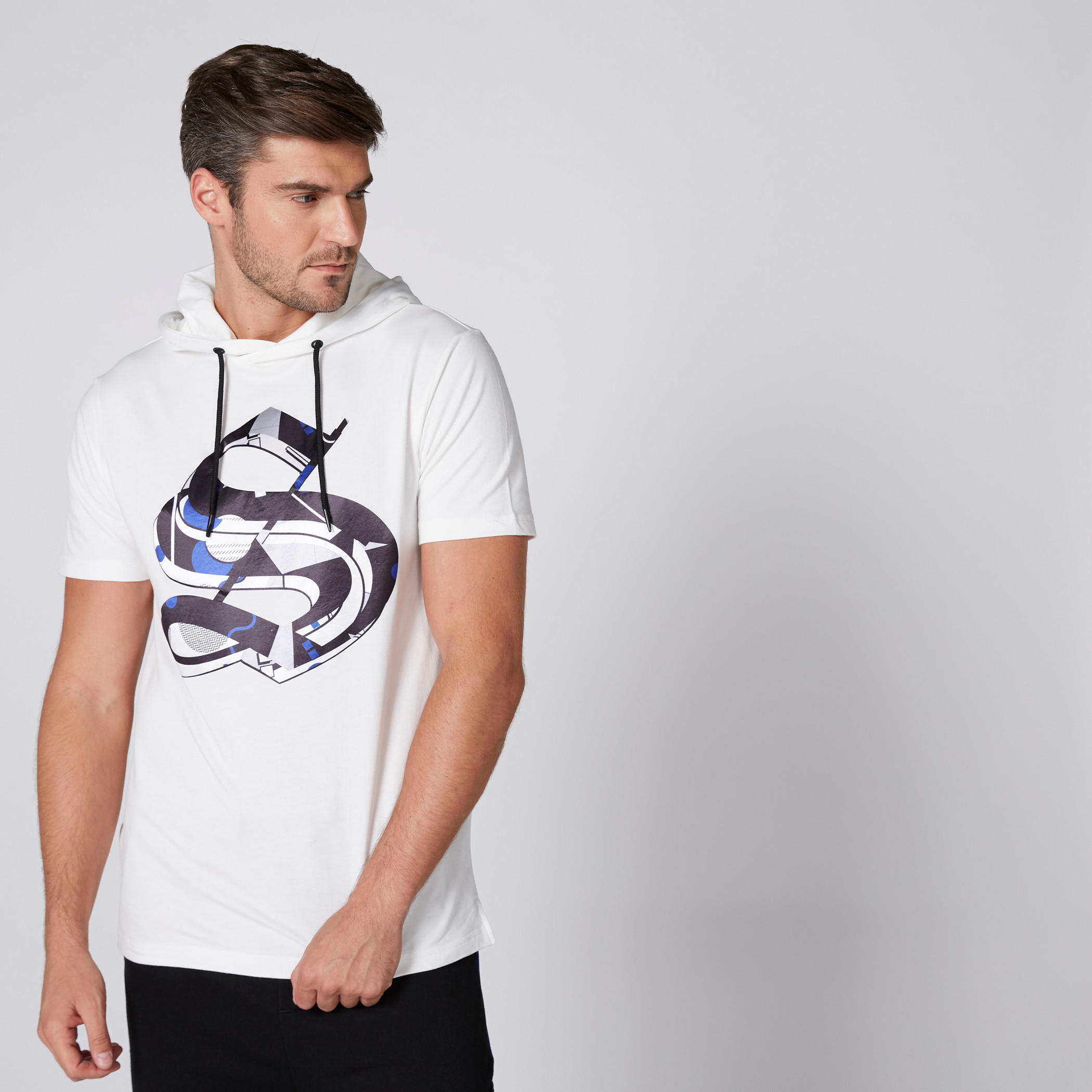 تيشيرت بأكمام قصيرة وطبعات مع قبعة-men-clothing-tshirtsandpolos-tshirts-image-1