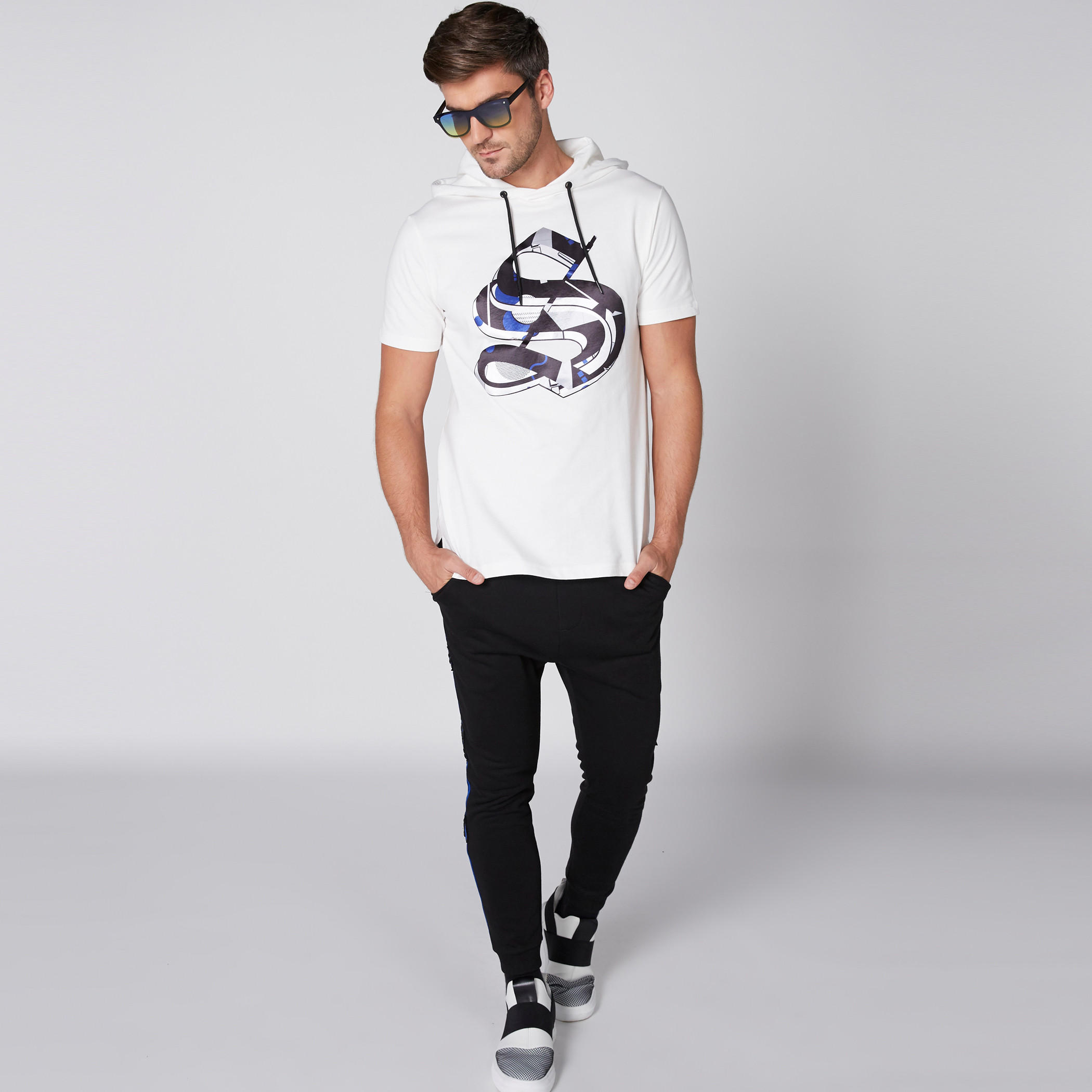 تيشيرت بأكمام قصيرة وطبعات مع قبعة-men-clothing-tshirtsandpolos-tshirts-image-4