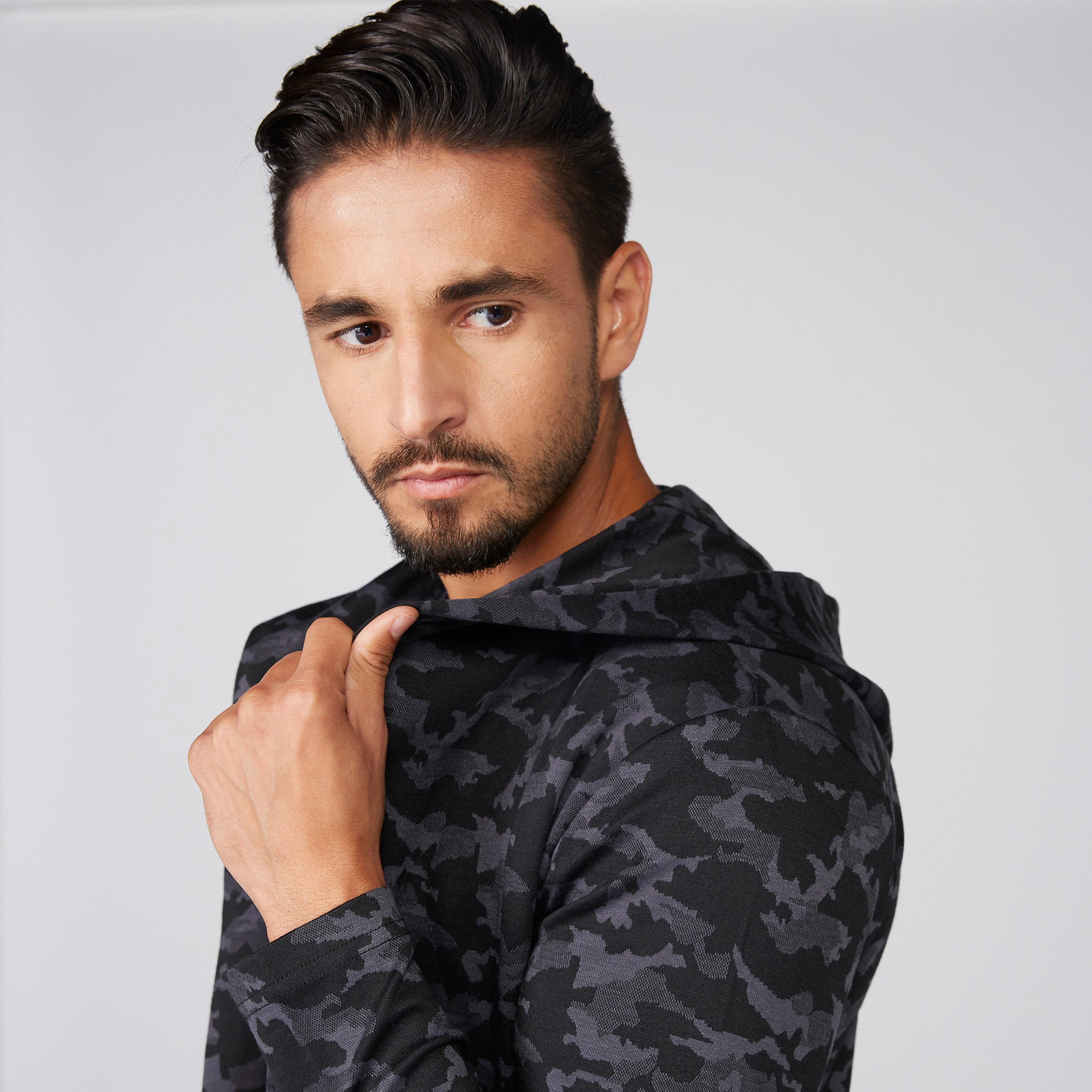 كارديجن بأكمام طويلة وطبعات مموّهة-men-clothing-sweatersandpullovers-image-2