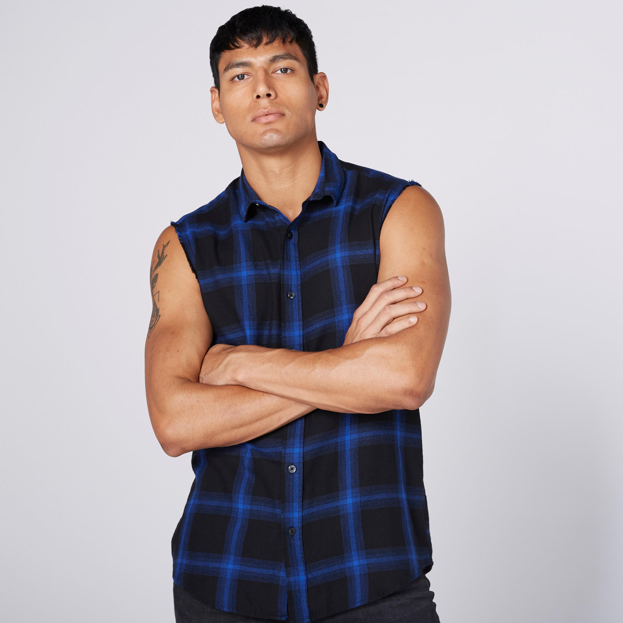 قميص كاروهات دون أكمام بأزرار-men-clothing-shirts-image-4