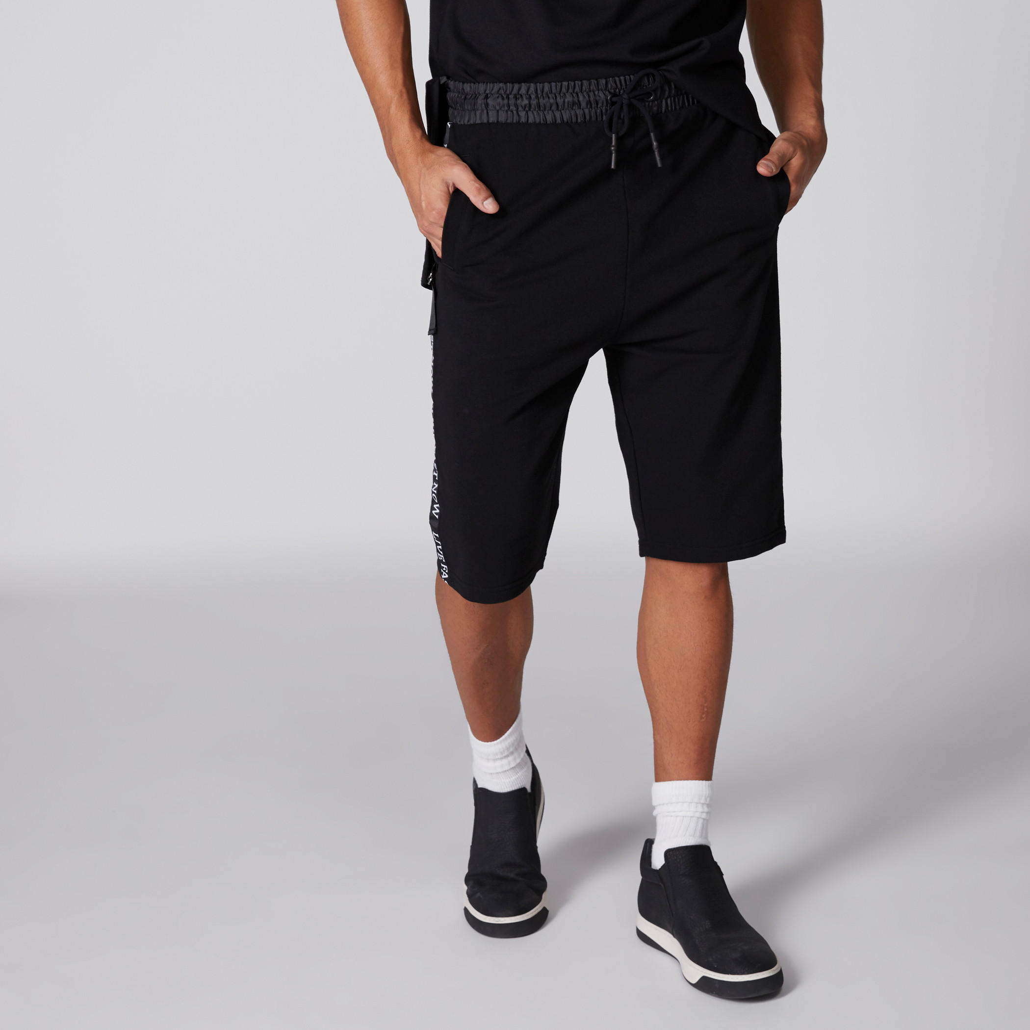 شورت بخصر مطّاطي وطبعات-men-clothing-bottoms-shorts-image-2