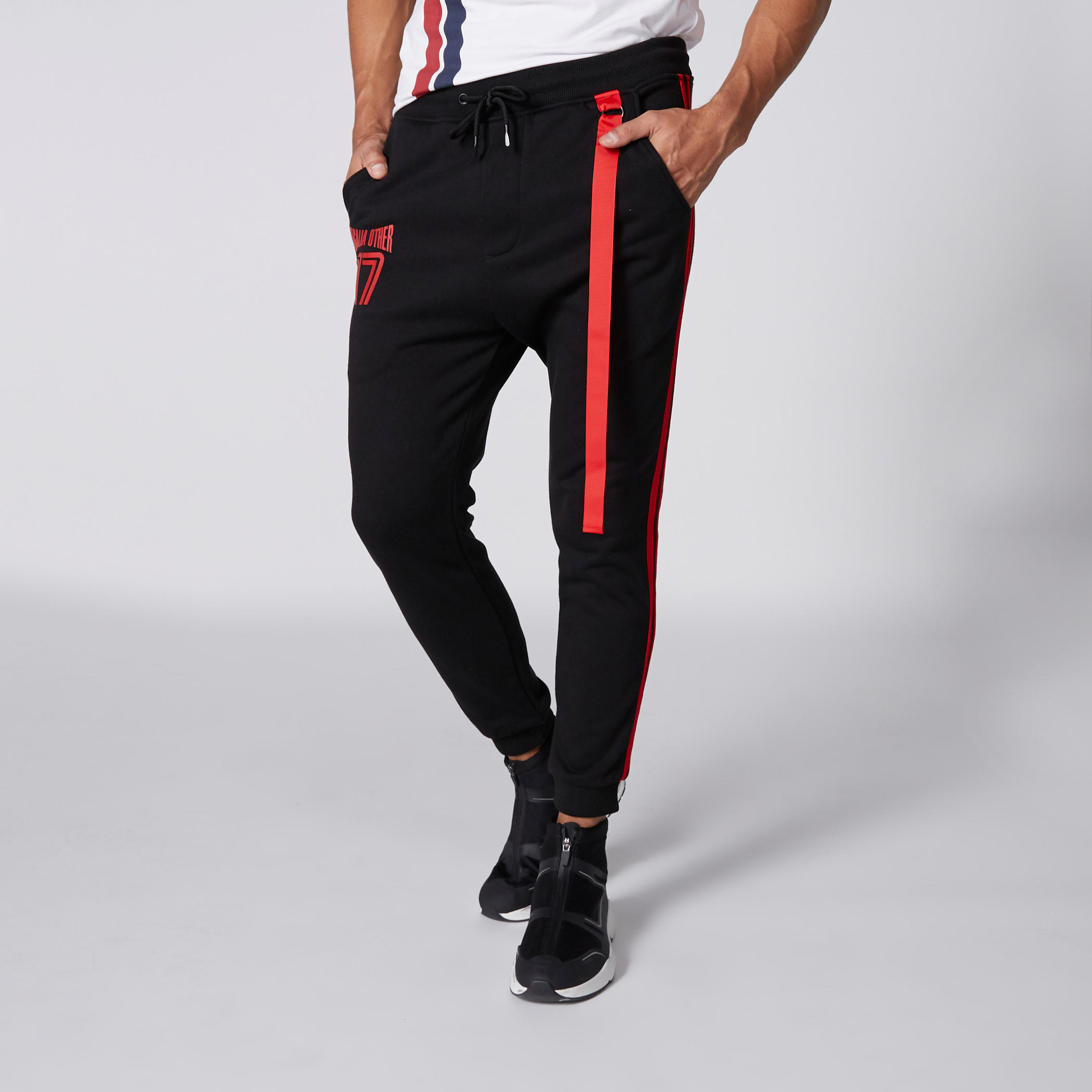 بنطال رياضي طويل بجيوب وطبعات-men-clothing-bottoms-joggers-image-2