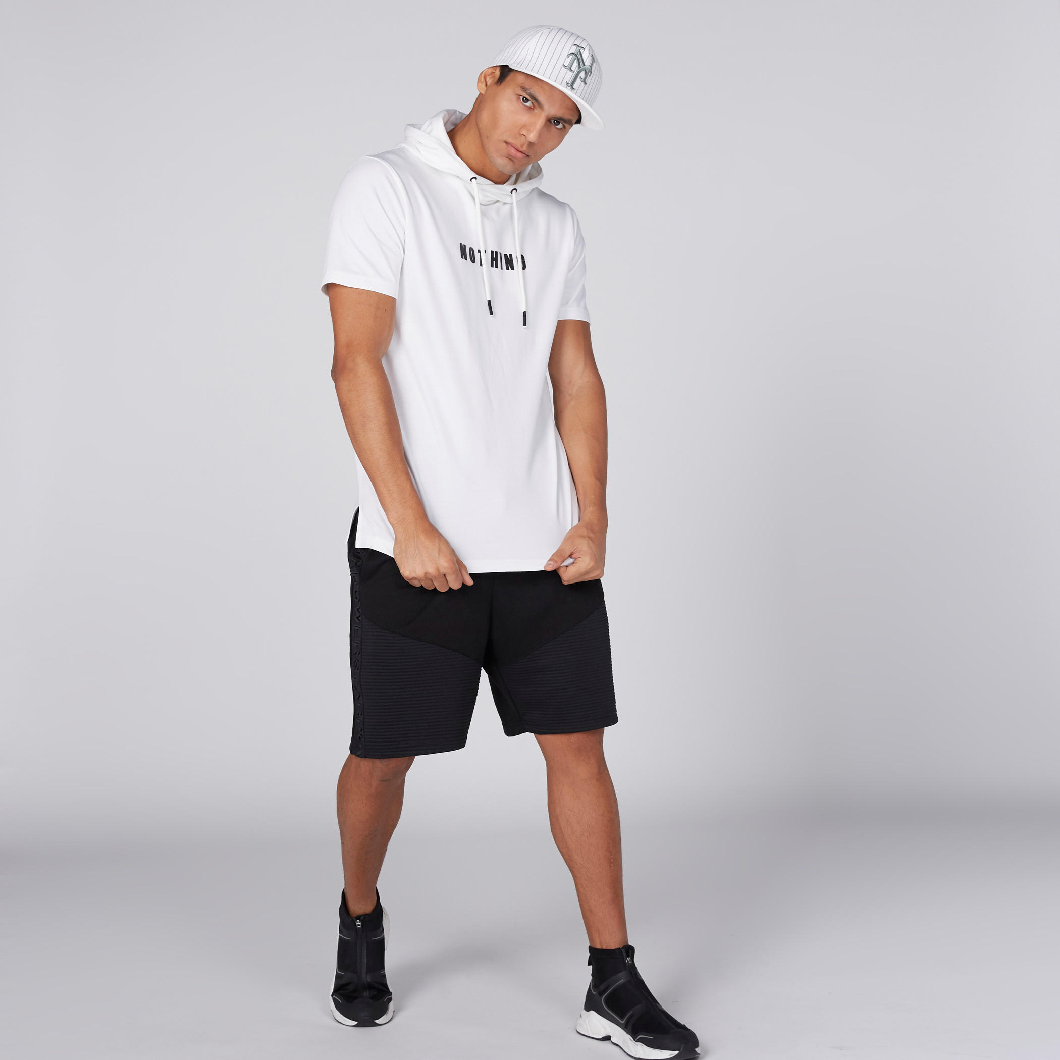 شورت بخصر مطّاطي وجيوب ورباط-men-clothing-bottoms-shorts-image-2