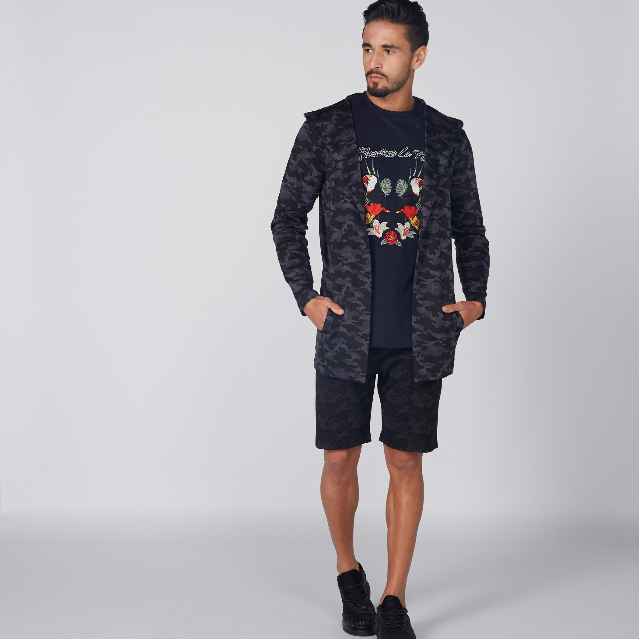 Shorts with Drawstrings and Elasticised Waistband-men-clothing-bottoms-shorts-image-2