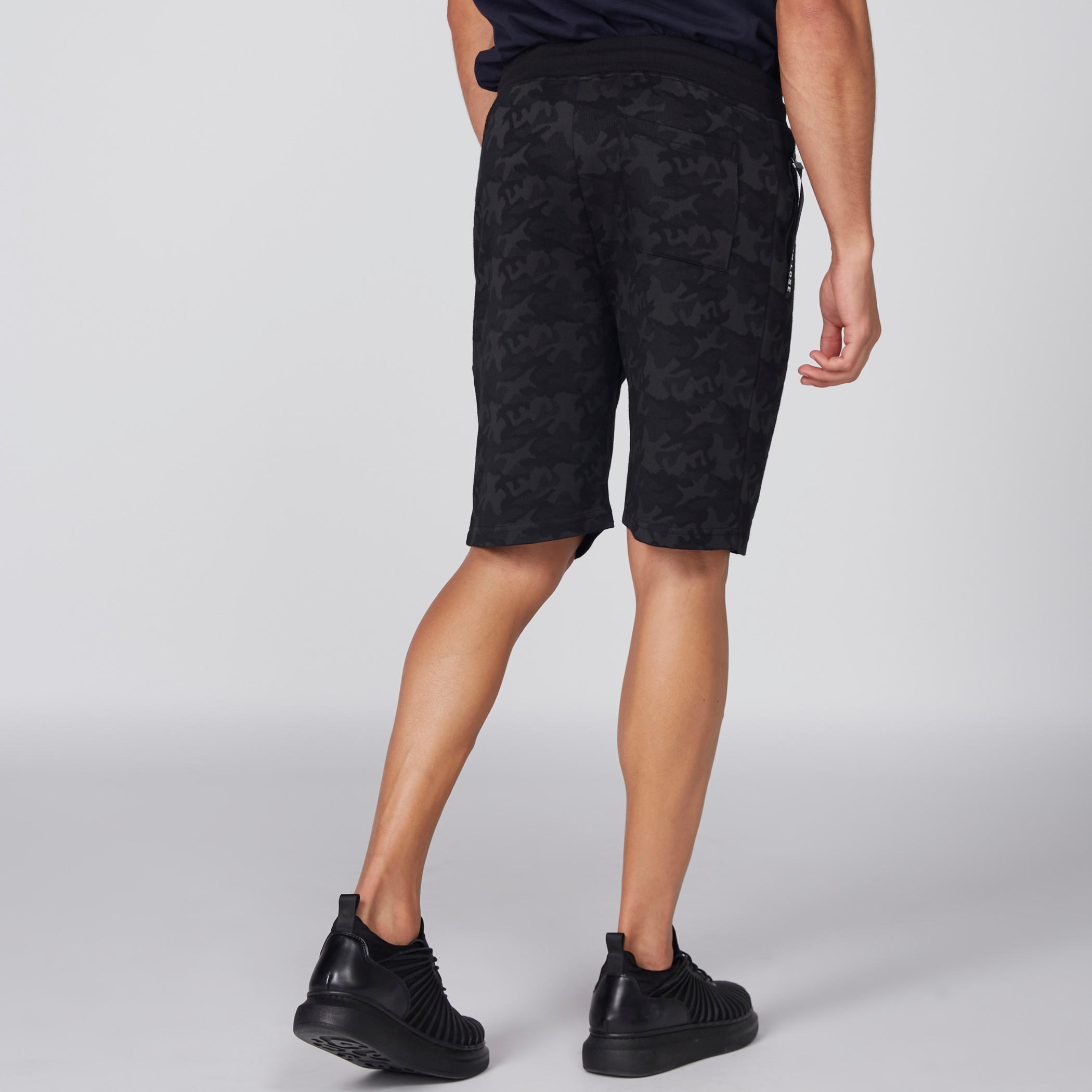Shorts with Drawstrings and Elasticised Waistband-men-clothing-bottoms-shorts-image-5