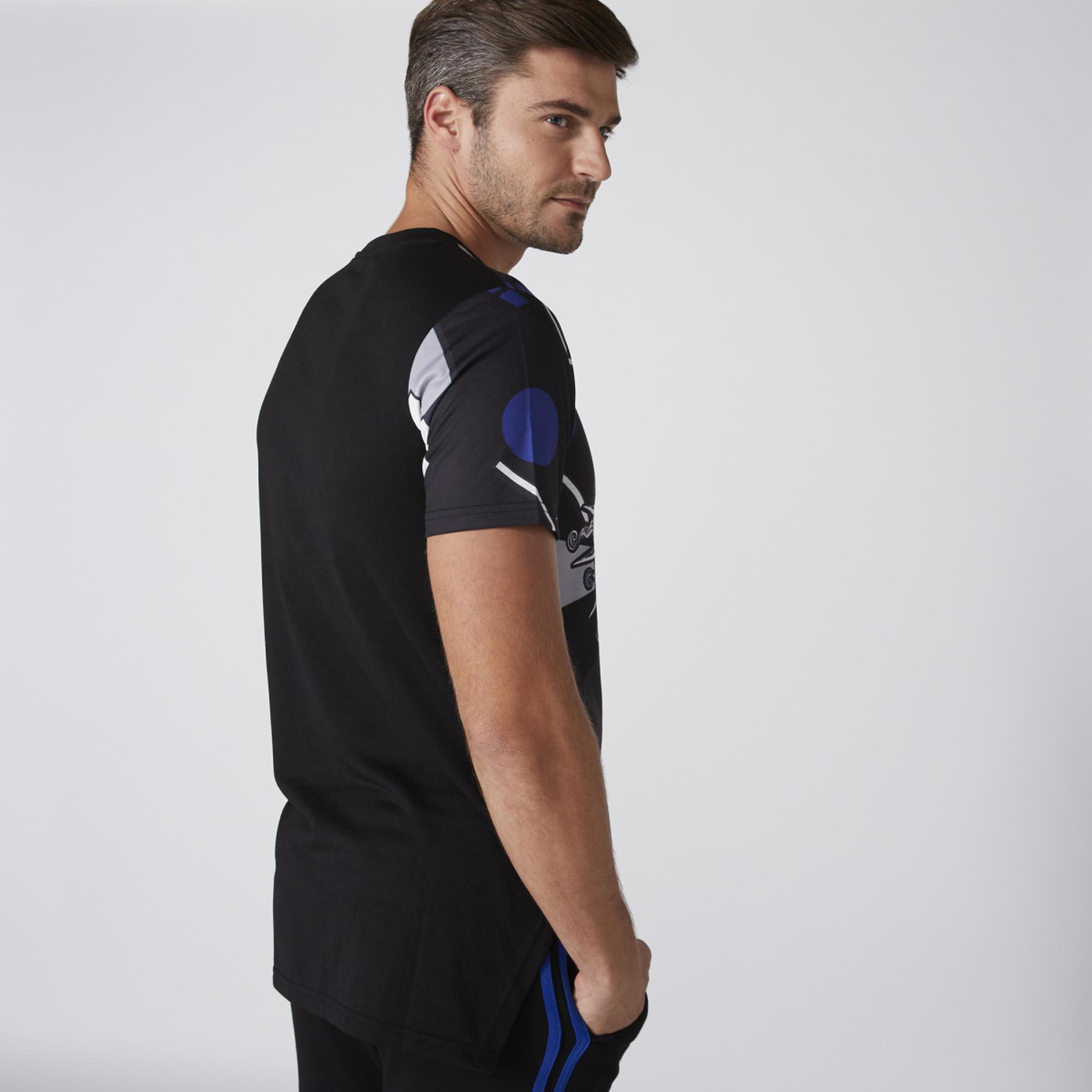 تيشيرت بياقة مستديرة وأكمام قصيرة وطبعات-men-clothing-tshirtsandpolos-tshirts-image-2