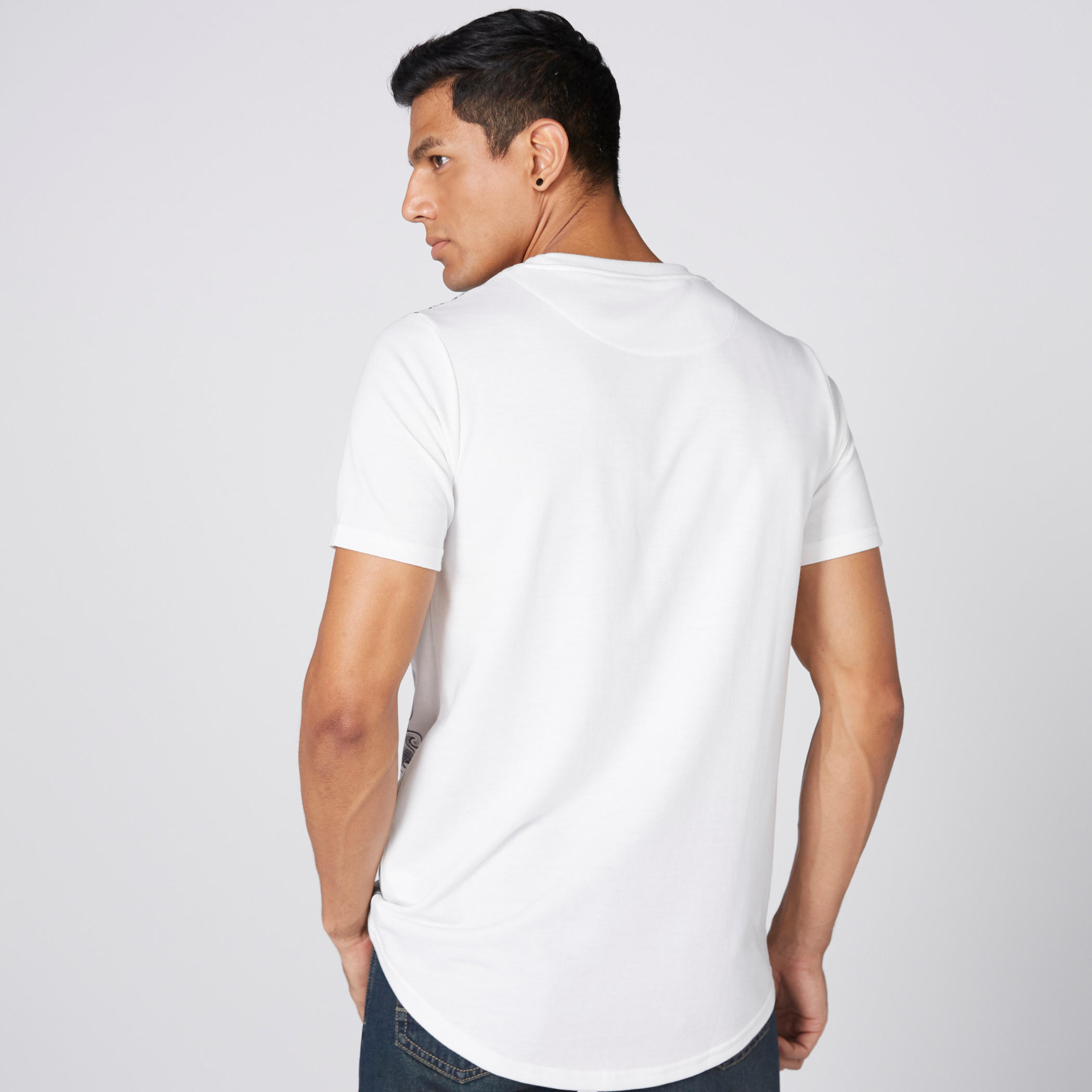 تيشيرت بطبعات وياقة مستديرة وأكمام قصيرة-men-clothing-tshirtsandpolos-tshirts-image-2