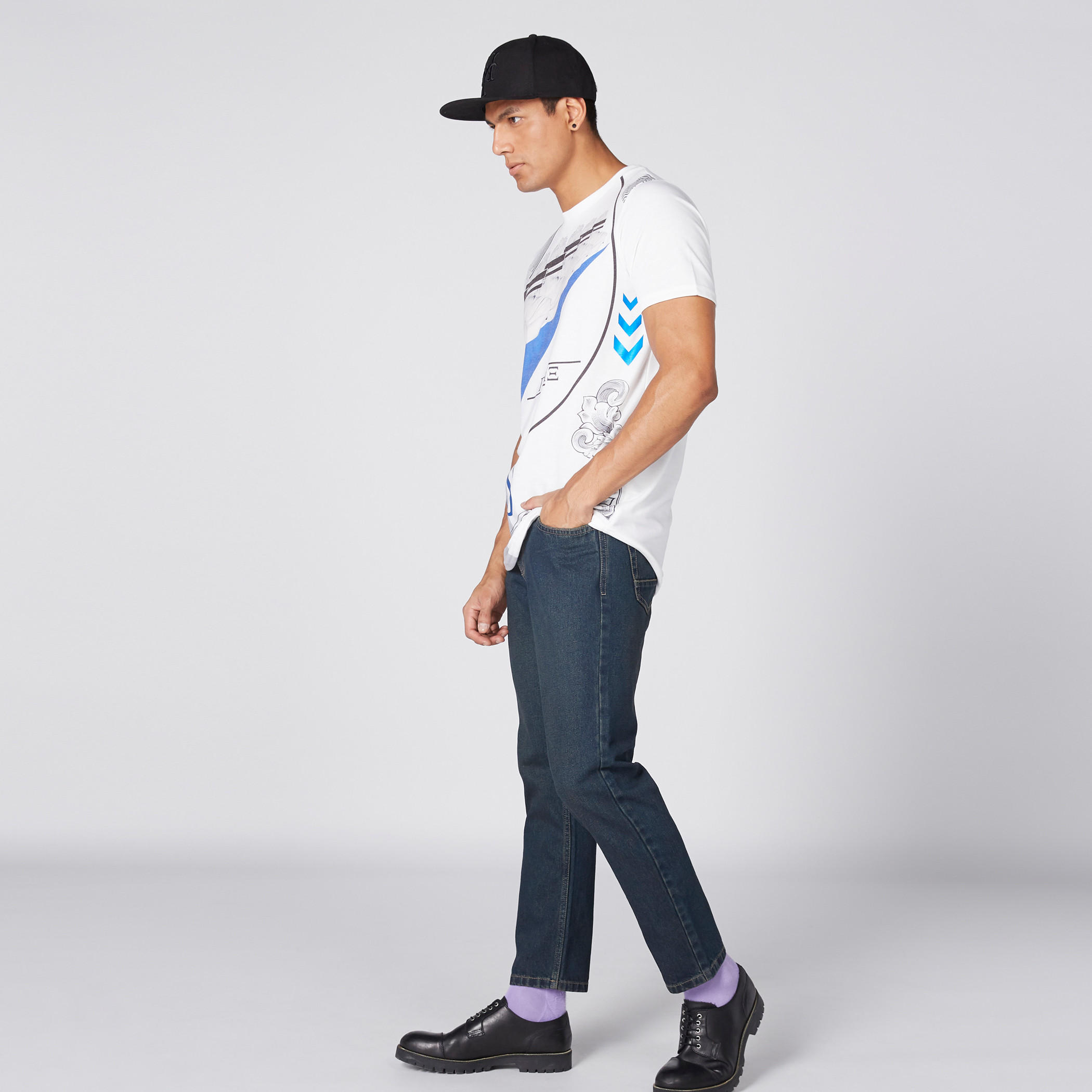 تيشيرت بطبعات وياقة مستديرة وأكمام قصيرة-men-clothing-tshirtsandpolos-tshirts-image-3