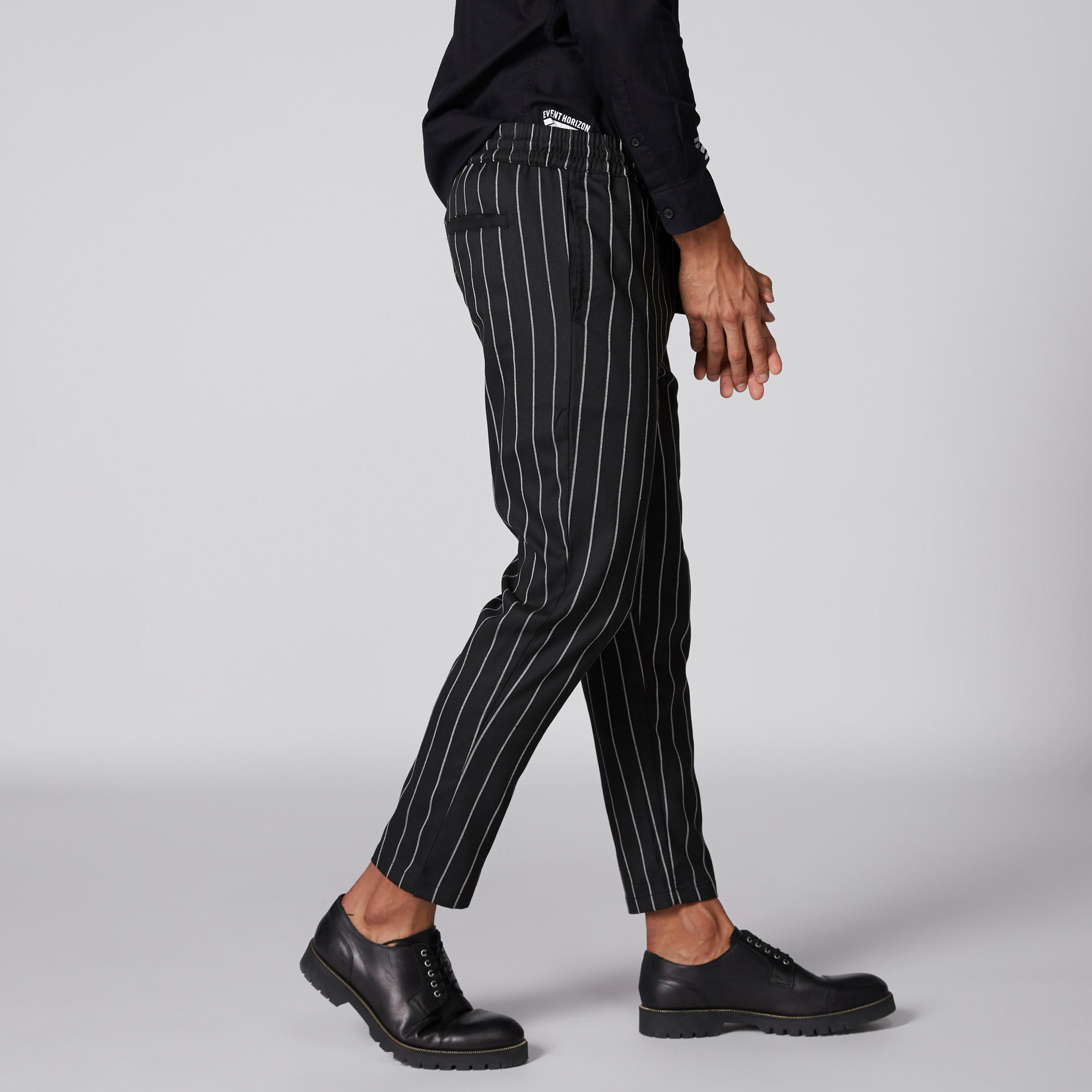 بنطال طويل مقلّم بخصر مطّاطي-men-clothing-bottoms-trousersandchinos-trousers-image-3