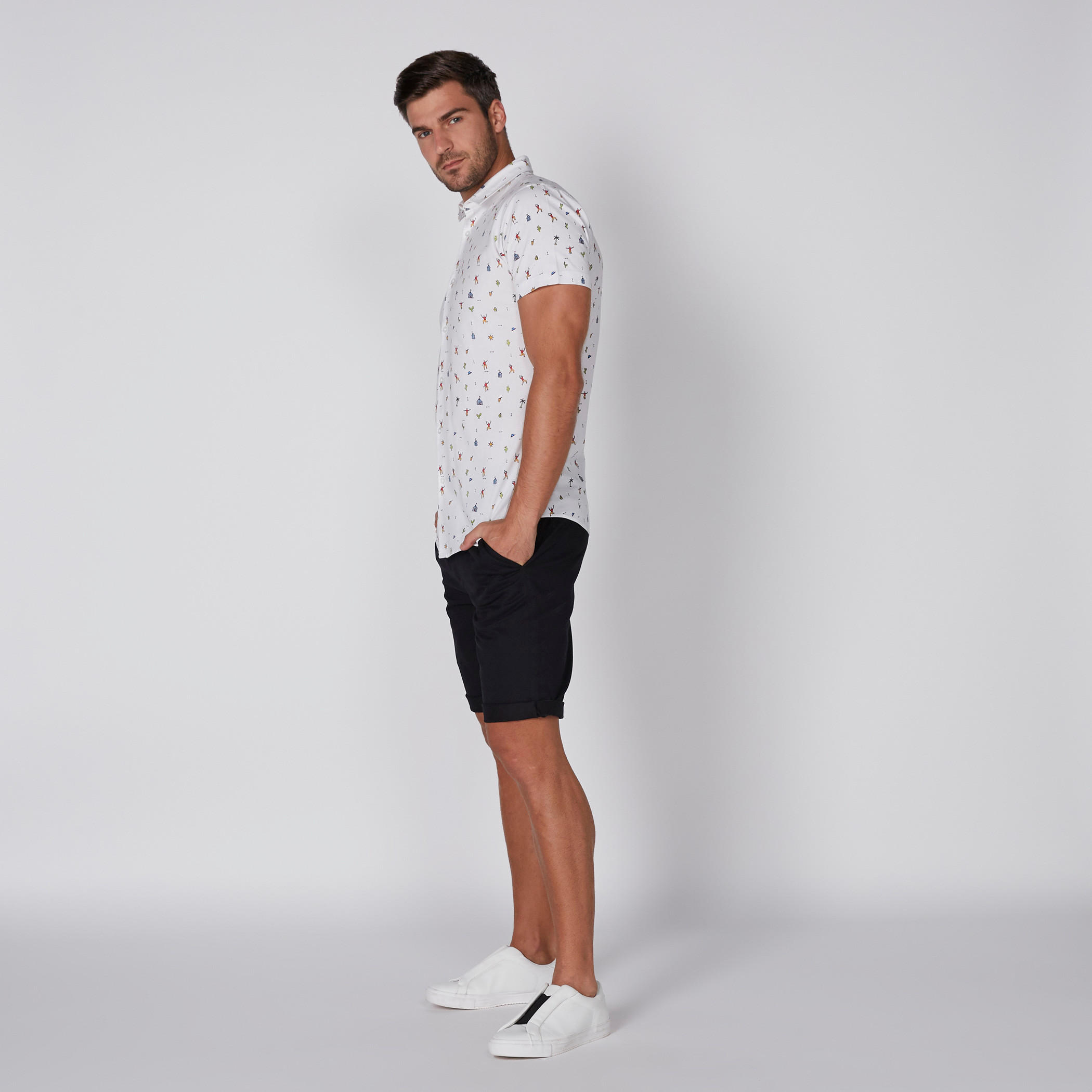 قميص بأكمام قصيرة وأزرار وطبعات-men-clothing-shirts-image-4