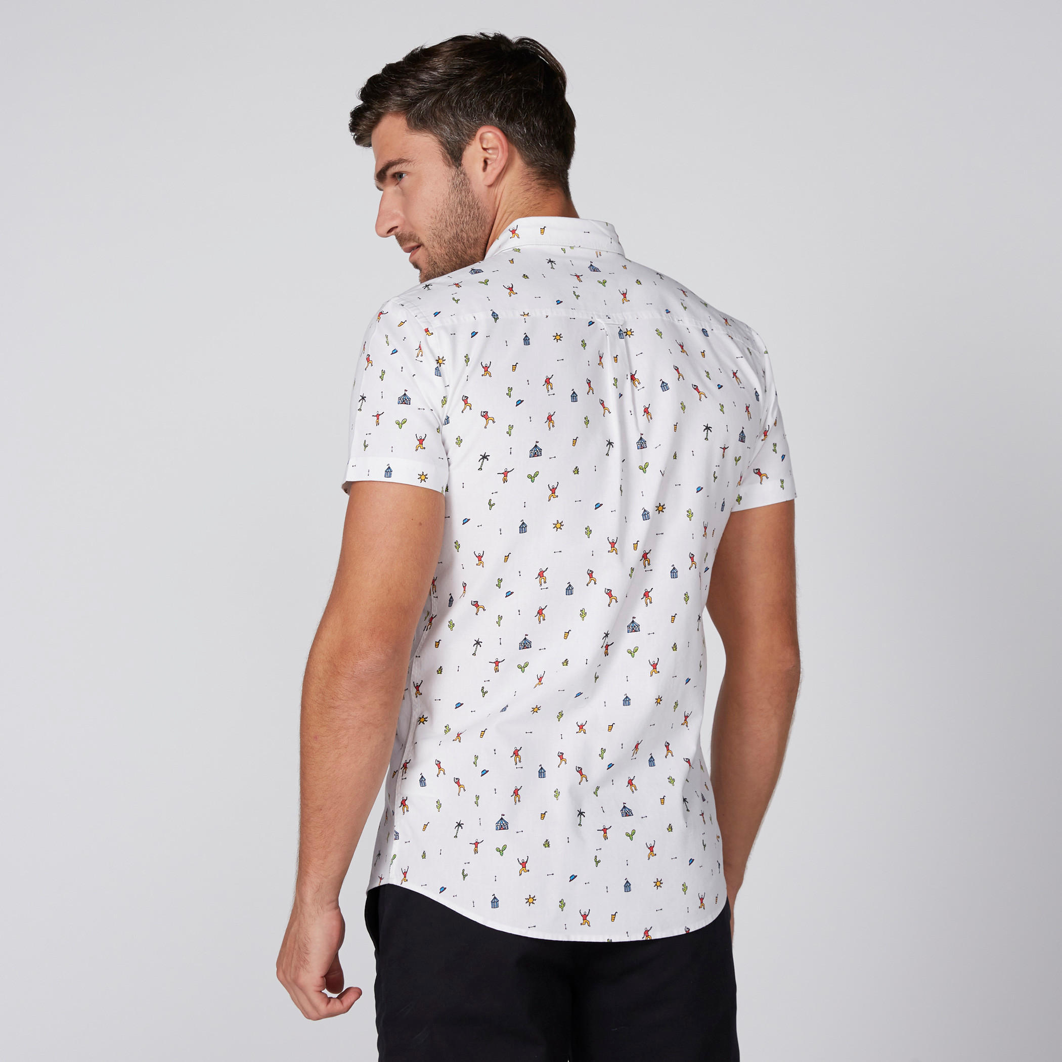 قميص بأكمام قصيرة وأزرار وطبعات-men-clothing-shirts-image-1