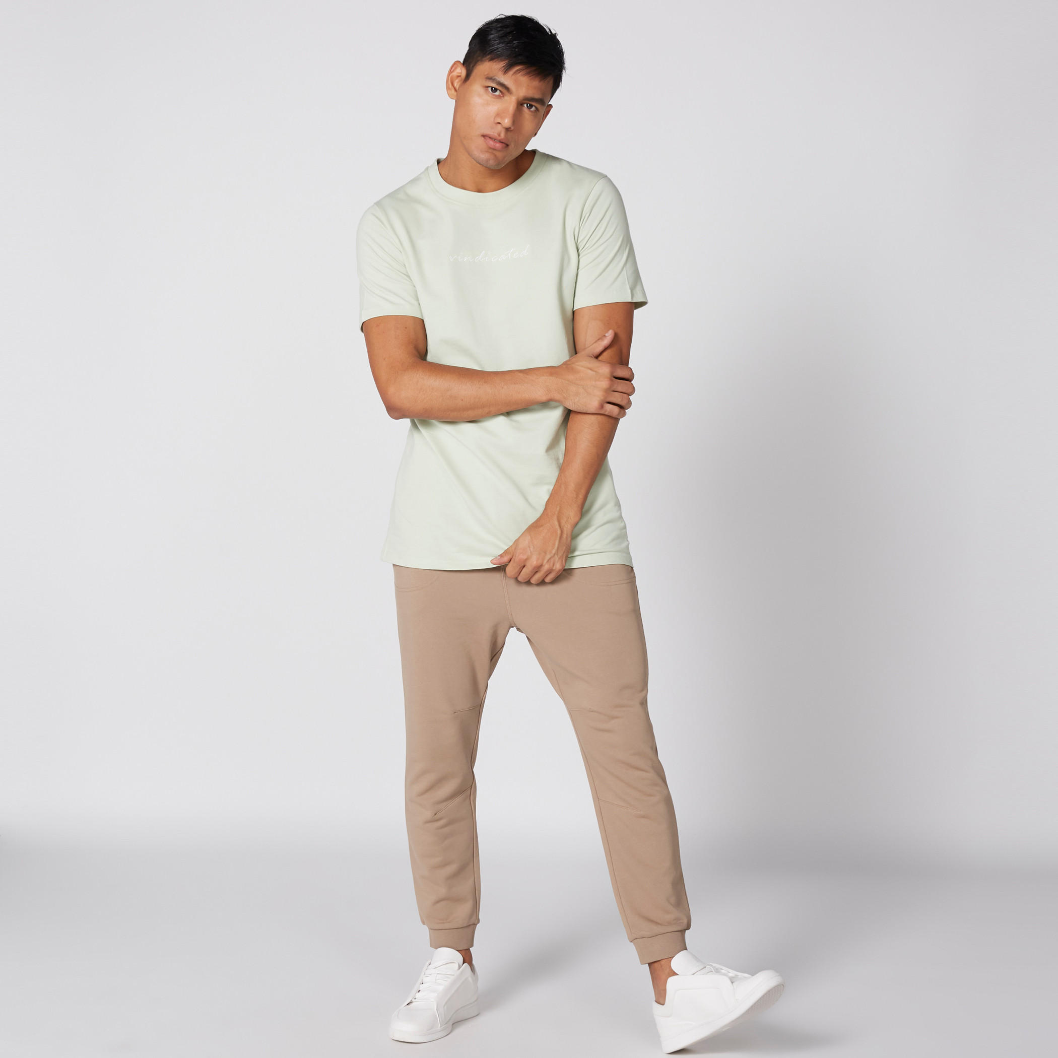 بنطال رياضي طويل بخصر مطّاطي وجيوب-men-clothing-bottoms-joggers-image-1