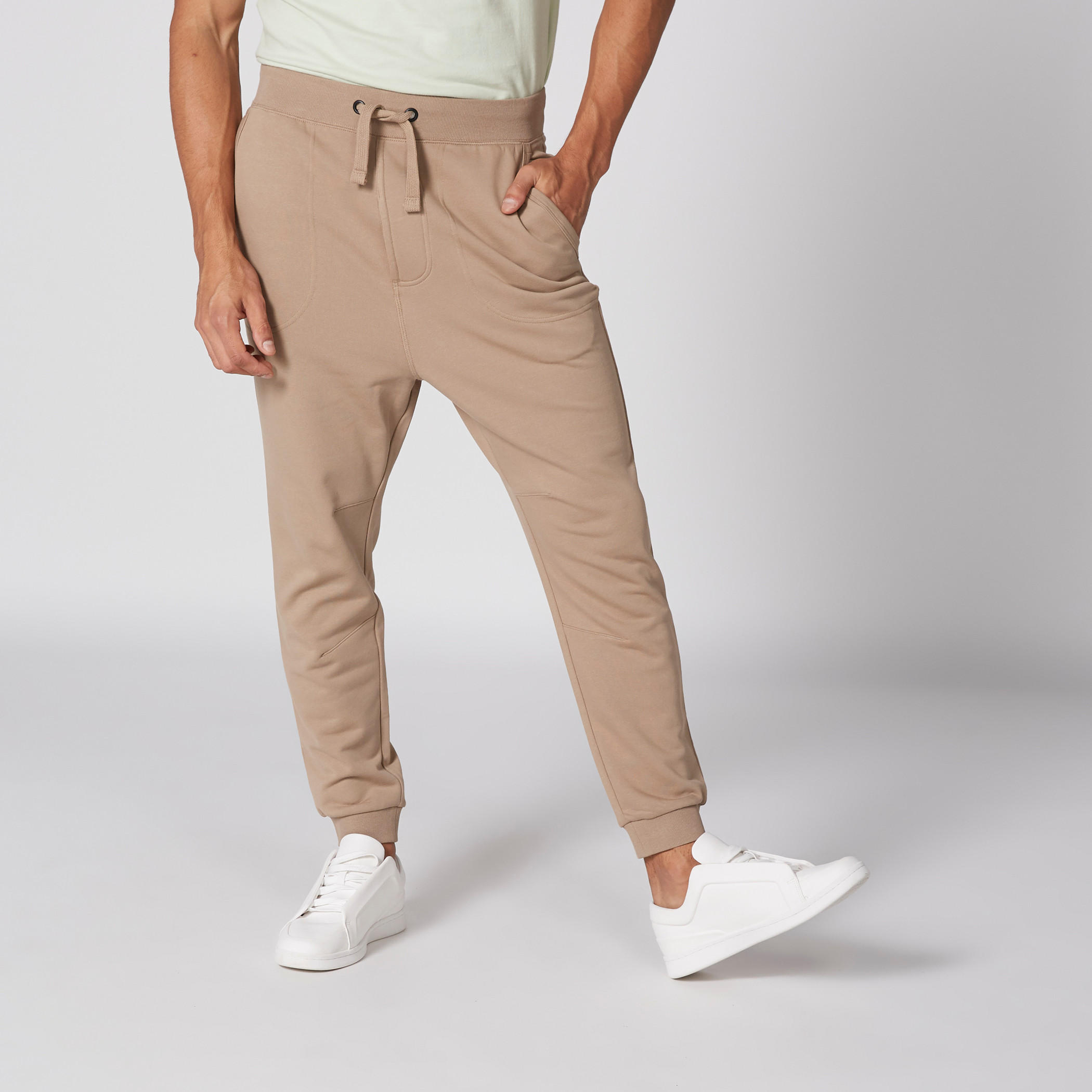 بنطال رياضي طويل بخصر مطّاطي وجيوب-men-clothing-bottoms-joggers-image-2