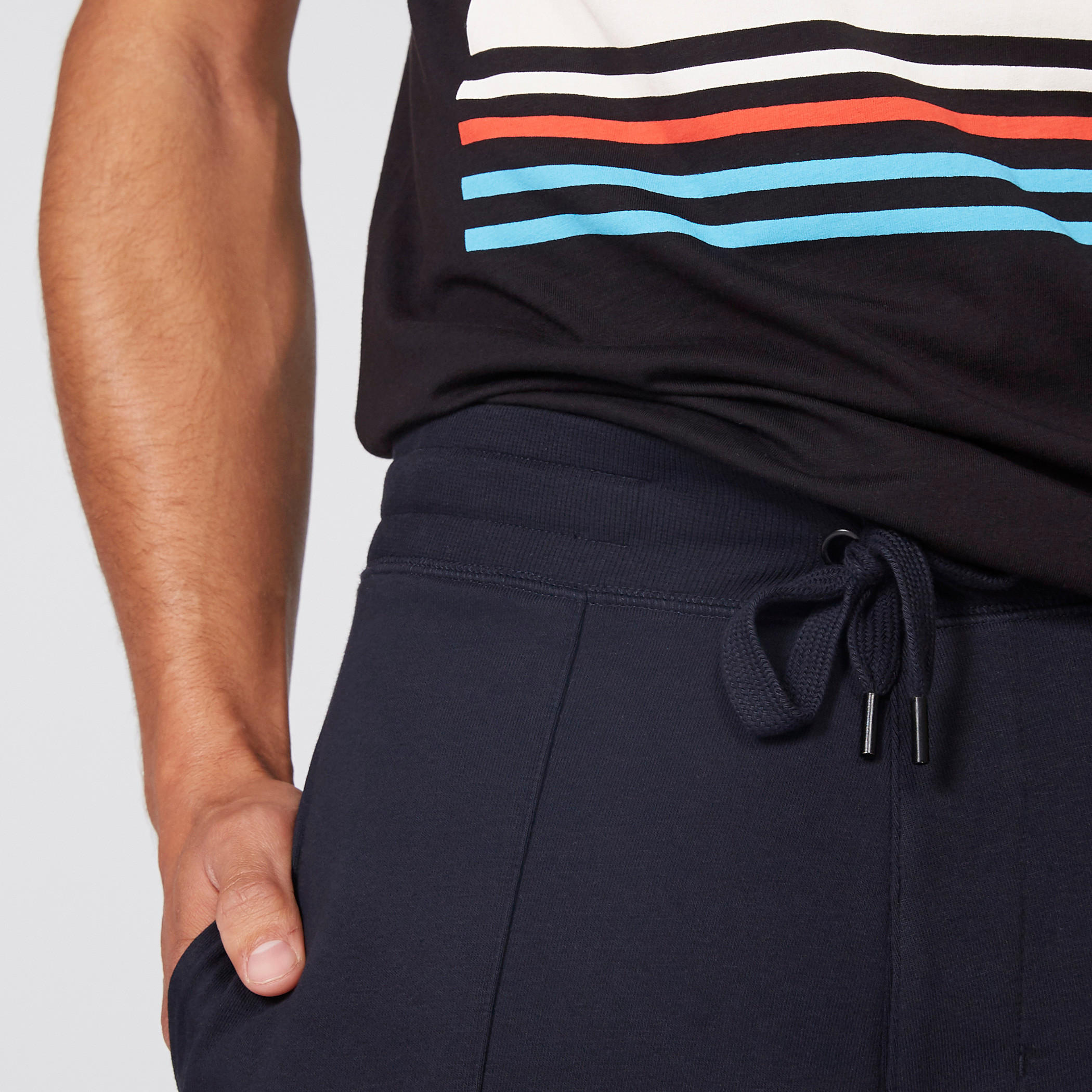 شورت بخصر مطّاطي وجيوب-men-clothing-bottoms-shorts-image-2