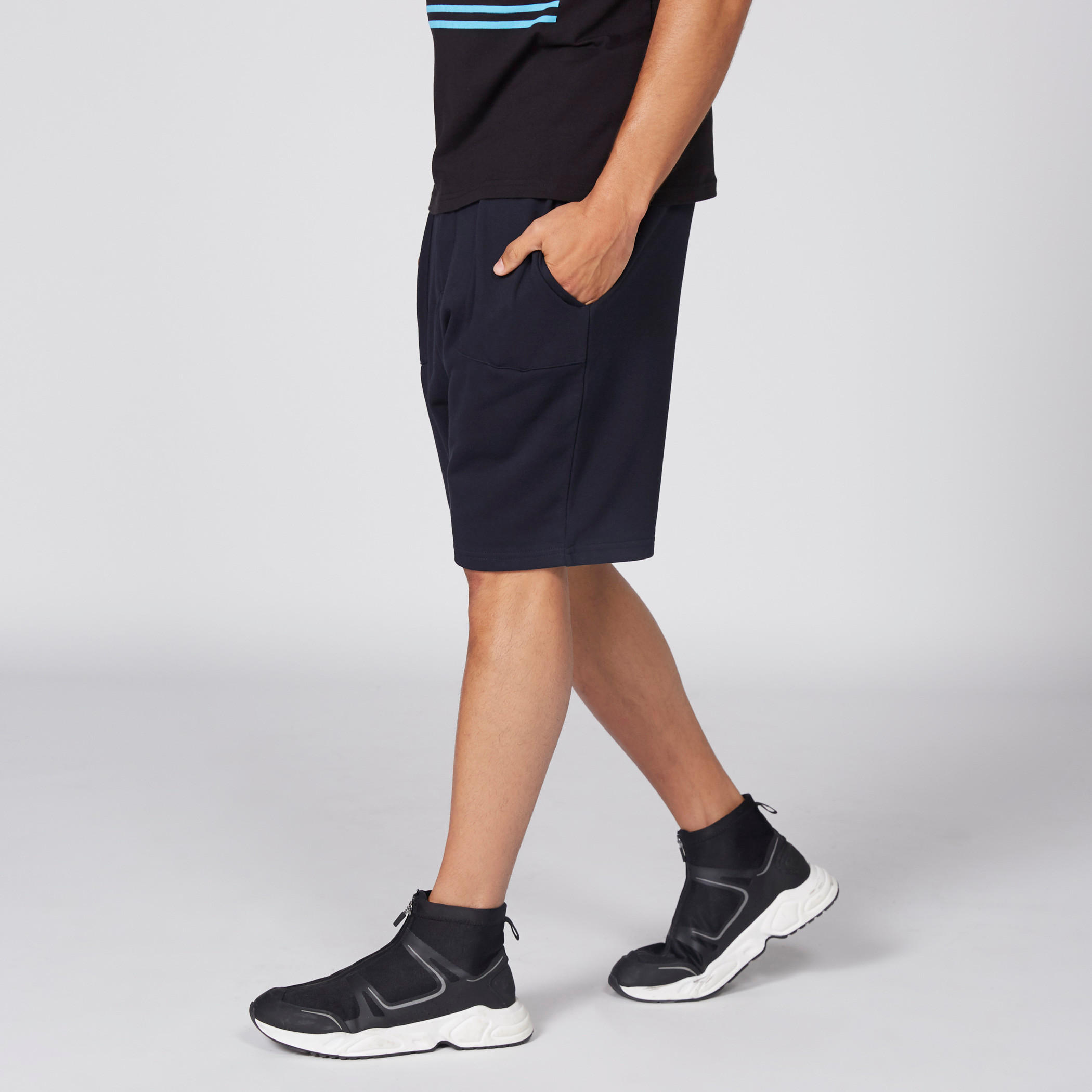 شورت بخصر مطّاطي وجيوب-men-clothing-bottoms-shorts-image-4