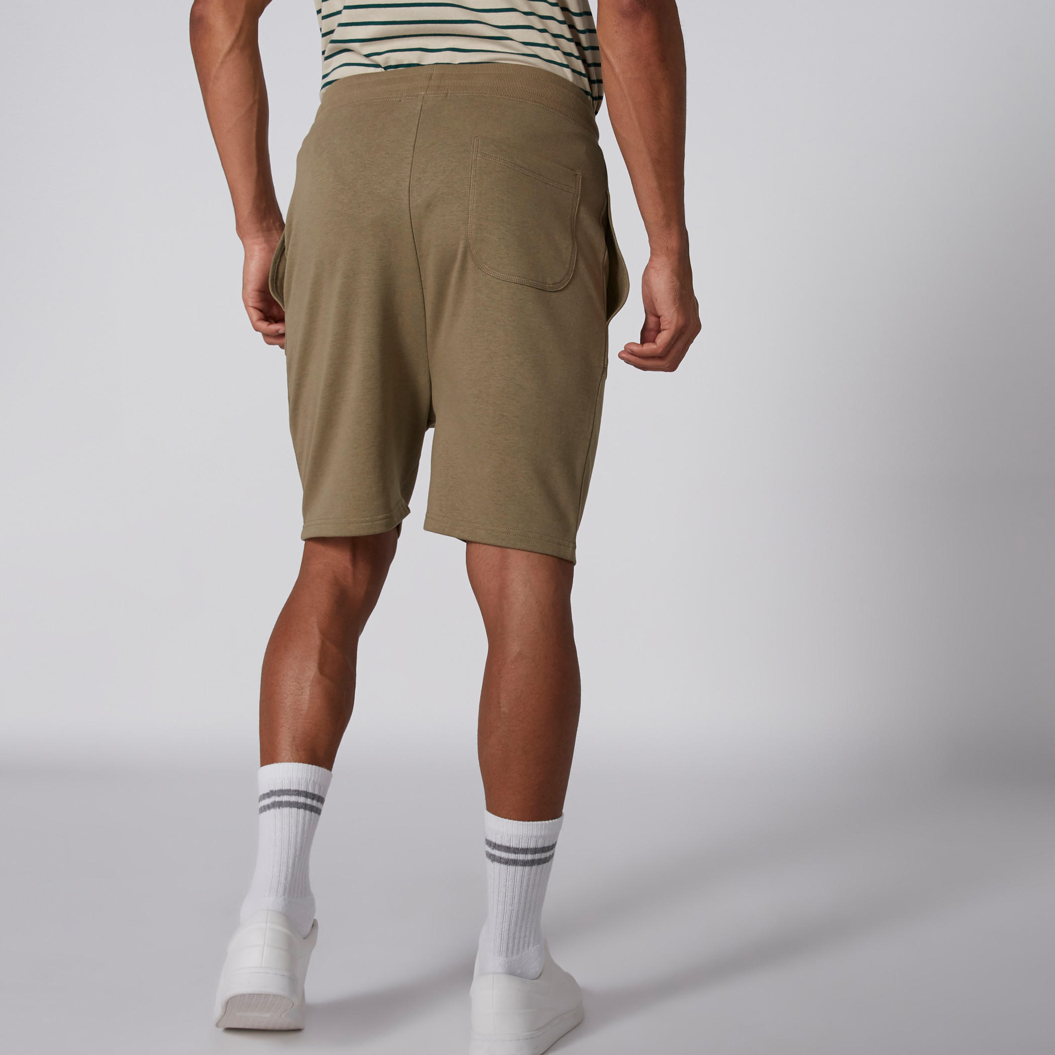 شورت بخصر مطّاطي وجيوب ورباط-men-clothing-bottoms-shorts-image-4