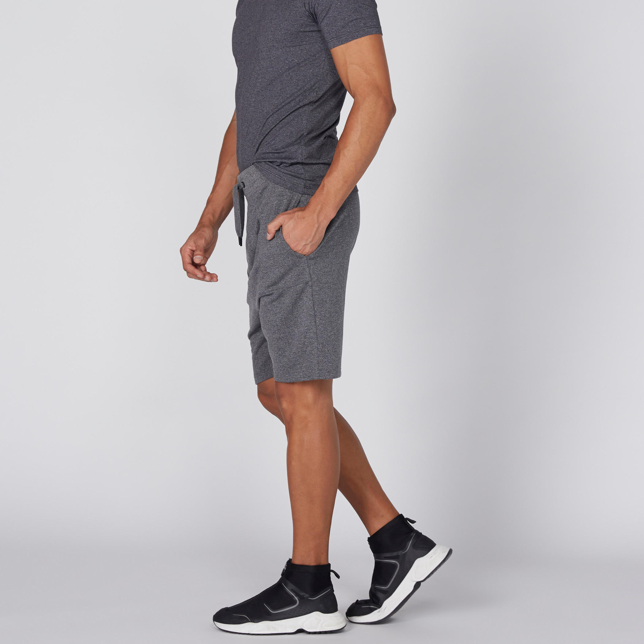 شورت بجيوب وخصر مطّاطي ورباط-men-clothing-bottoms-shorts-image-4