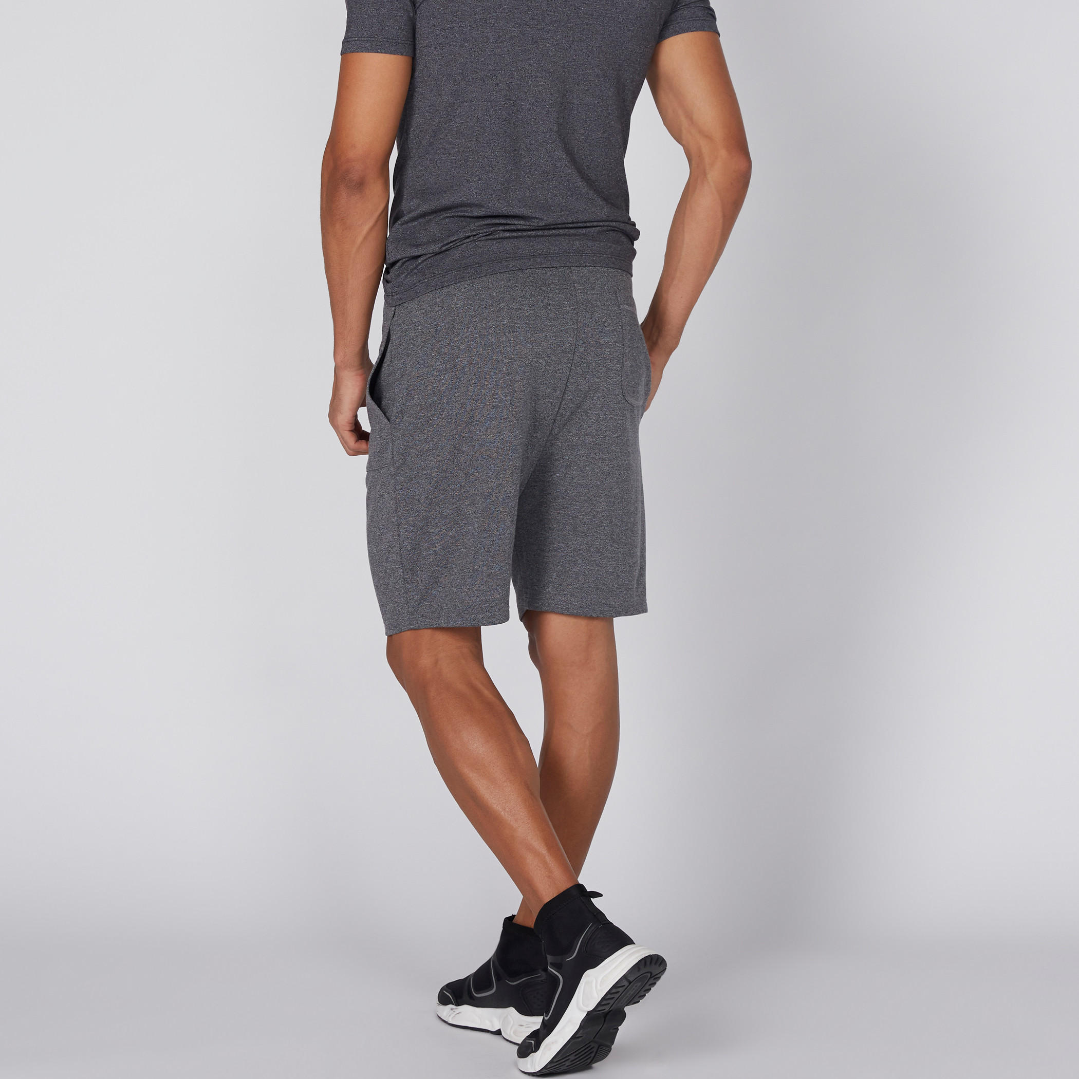 شورت بجيوب وخصر مطّاطي ورباط-men-clothing-bottoms-shorts-image-5