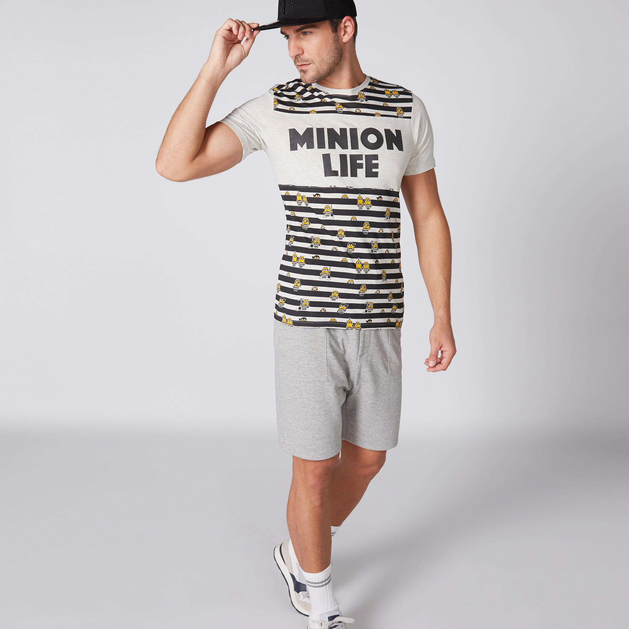 شورت بخصر مطّاطي وجيوب ورباط-men-clothing-bottoms-shorts-image-2