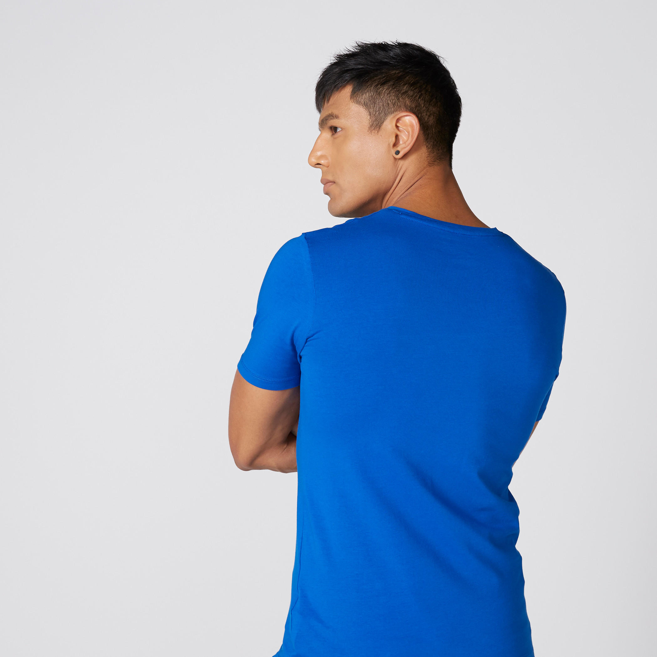 تيشيرت بياقة V وأكمام قصيرة-men-clothing-tshirtsandpolos-tshirts-image-2