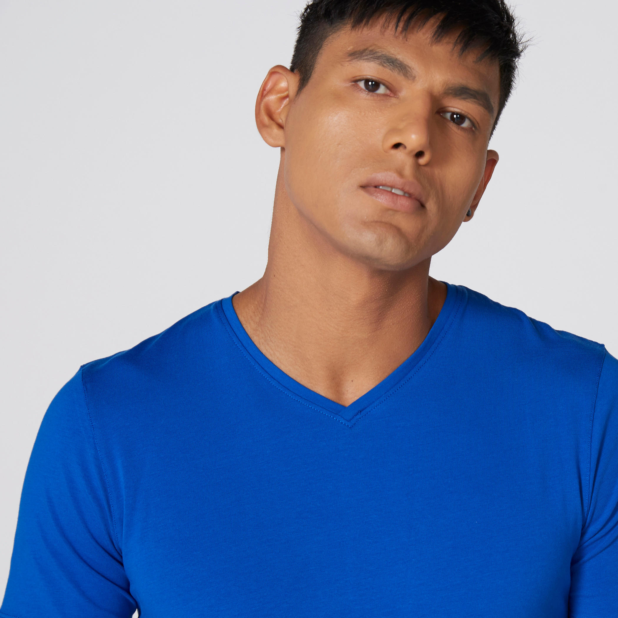 تيشيرت بياقة V وأكمام قصيرة-men-clothing-tshirtsandpolos-tshirts-image-4