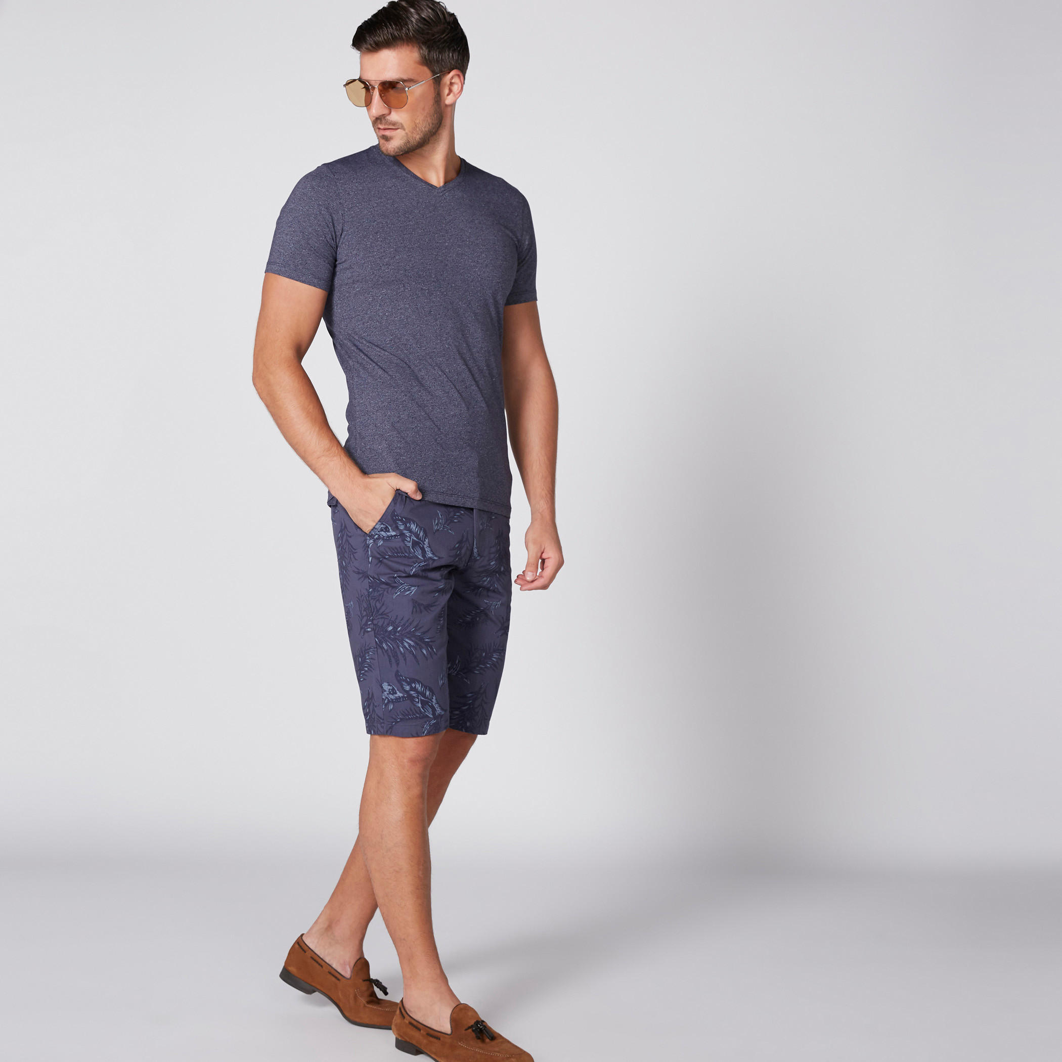 تيشيرت بياقة V وأكمام قصيرة-men-clothing-tshirtsandpolos-tshirts-image-4