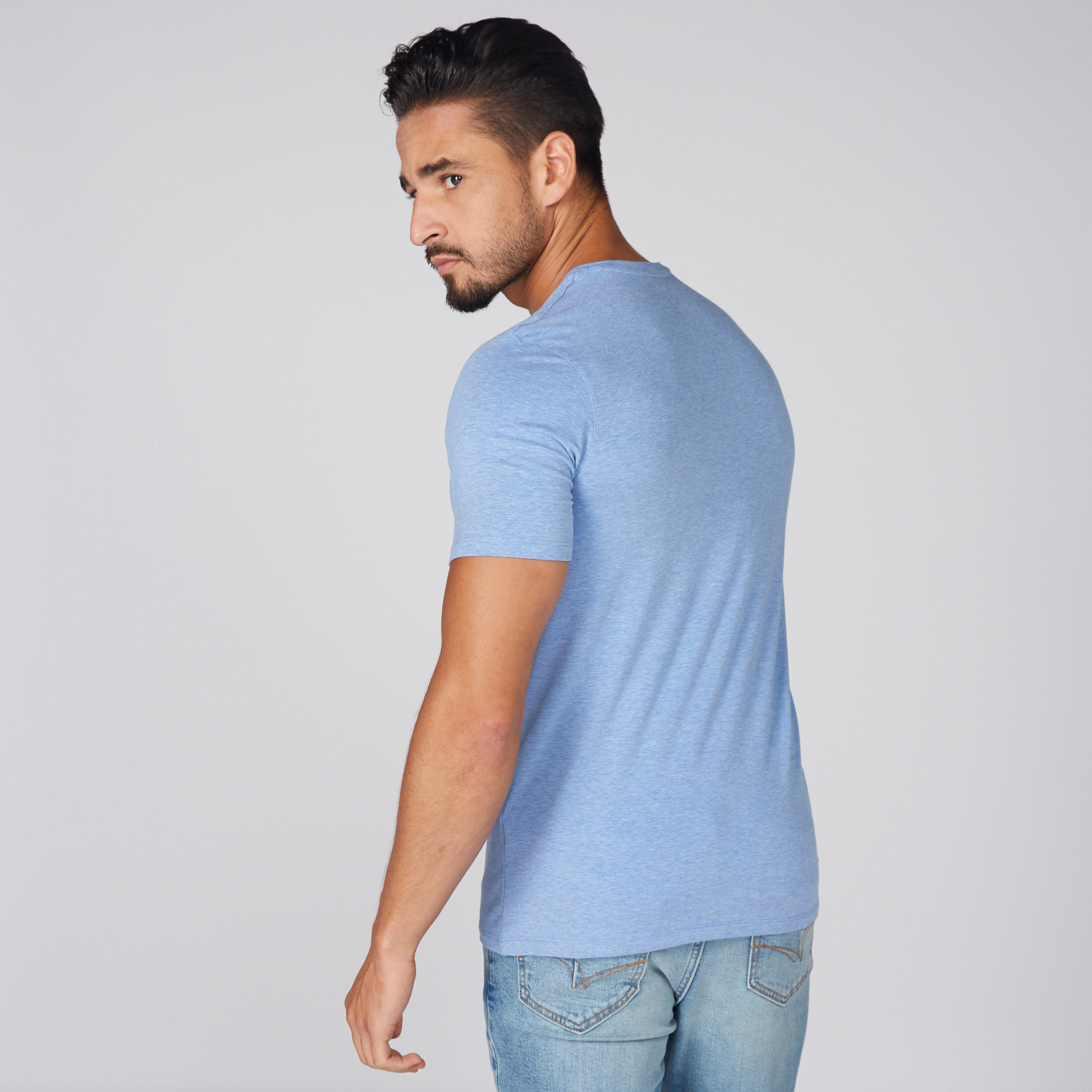 تيشيرت بياقة V وأكمام قصيرة-men-clothing-tshirtsandpolos-tshirts-image-2
