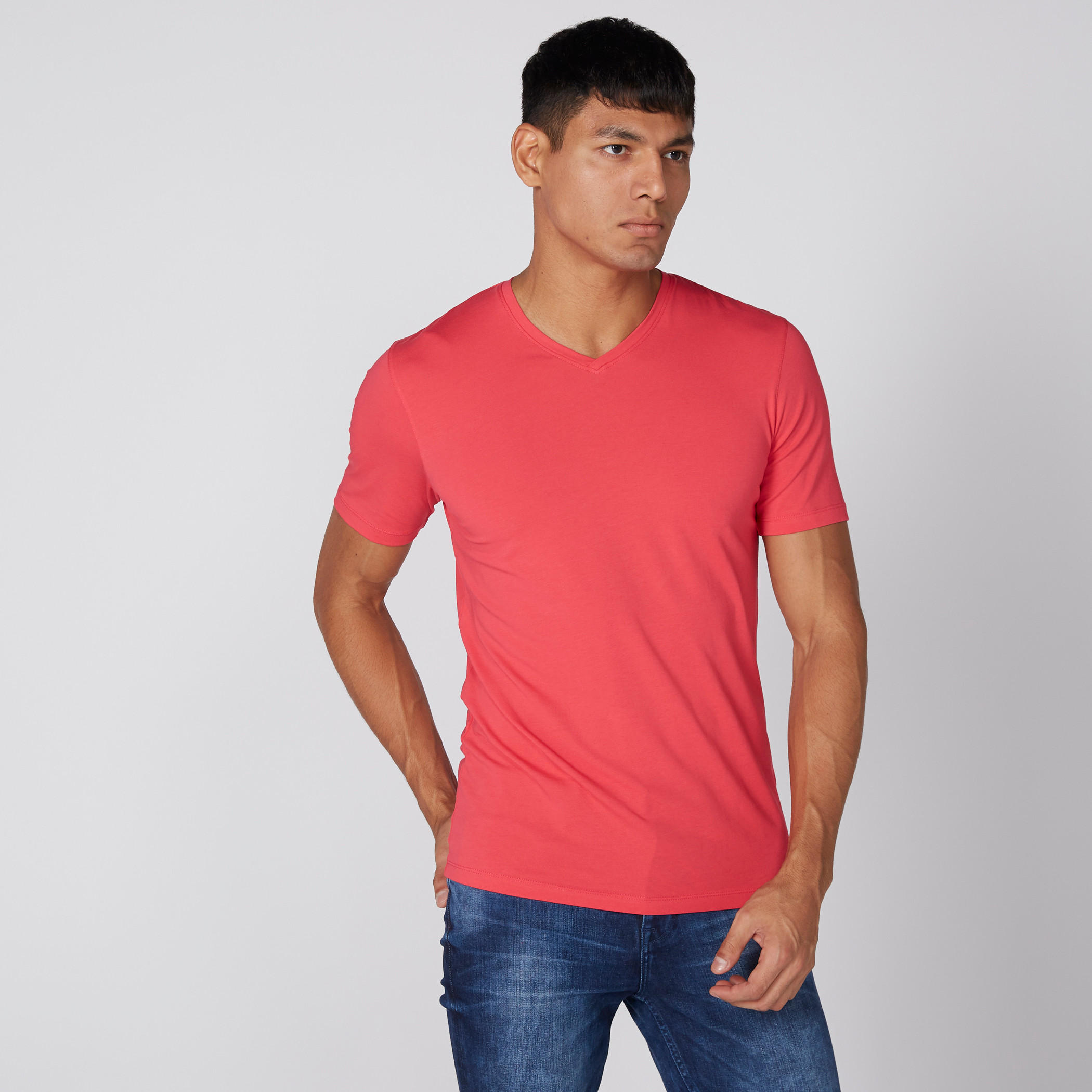 تيشيرت بياقة V وأكمام قصيرة-men-clothing-tshirtsandpolos-tshirts-image-1