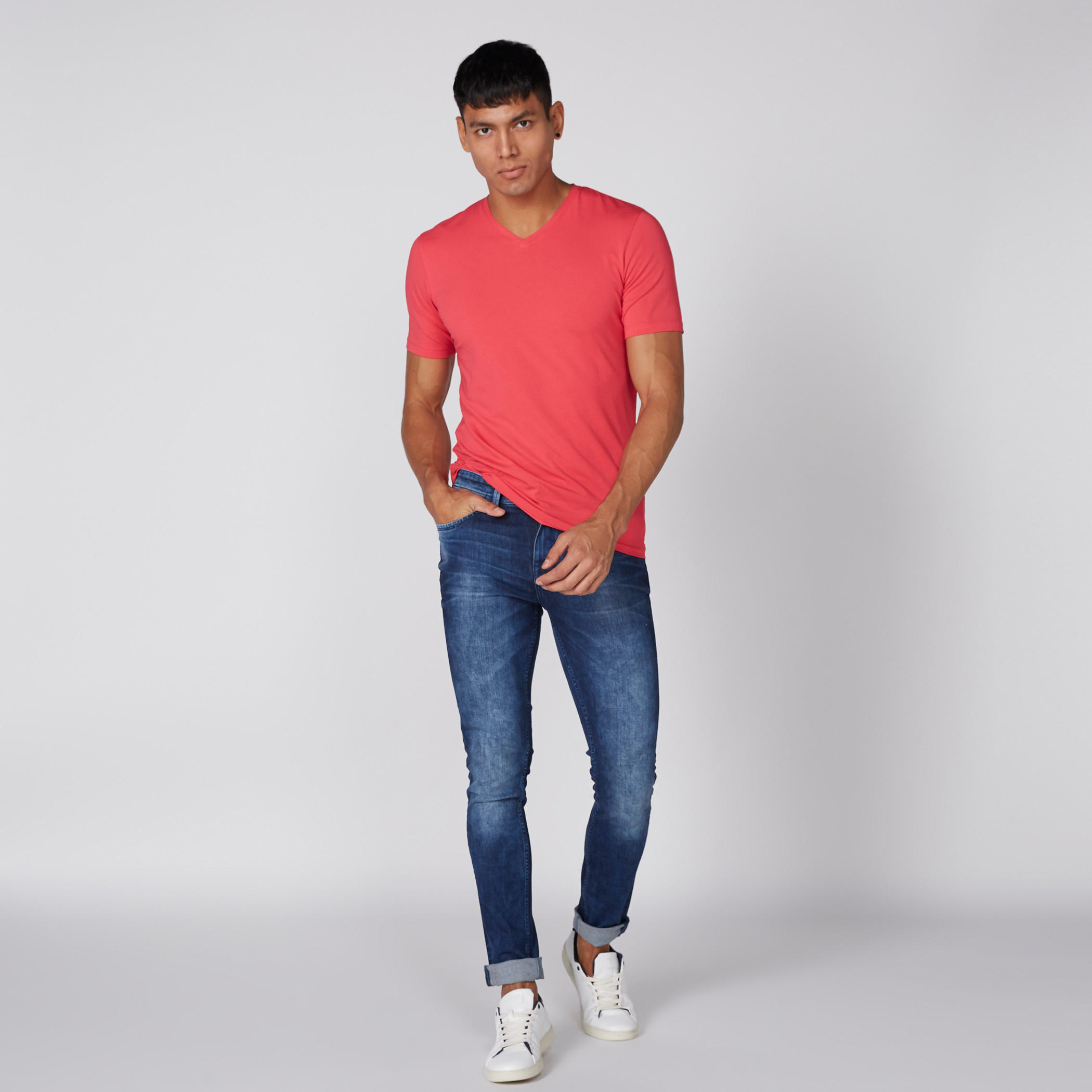 تيشيرت بياقة V وأكمام قصيرة-men-clothing-tshirtsandpolos-tshirts-image-3